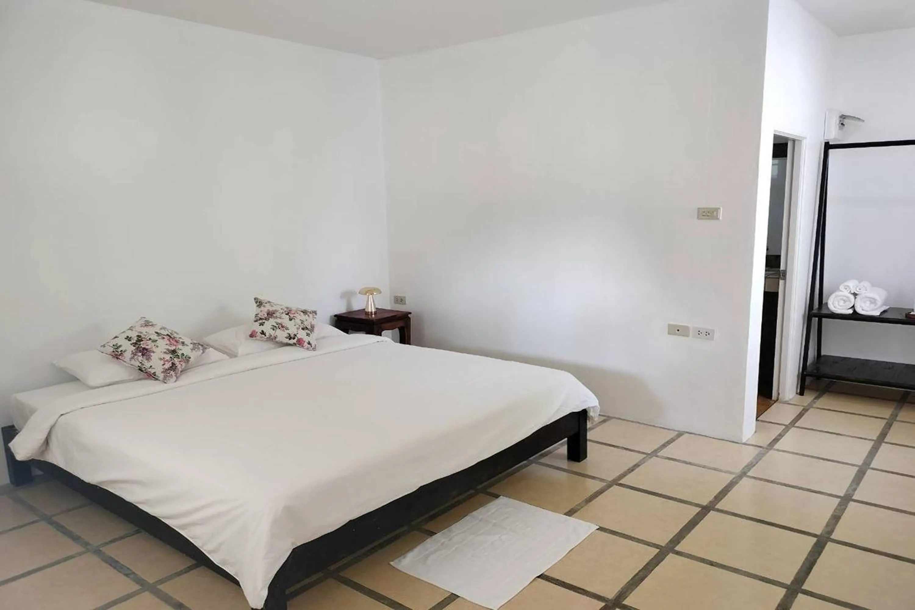 Bedroom, Bed in Kalamona Seaview