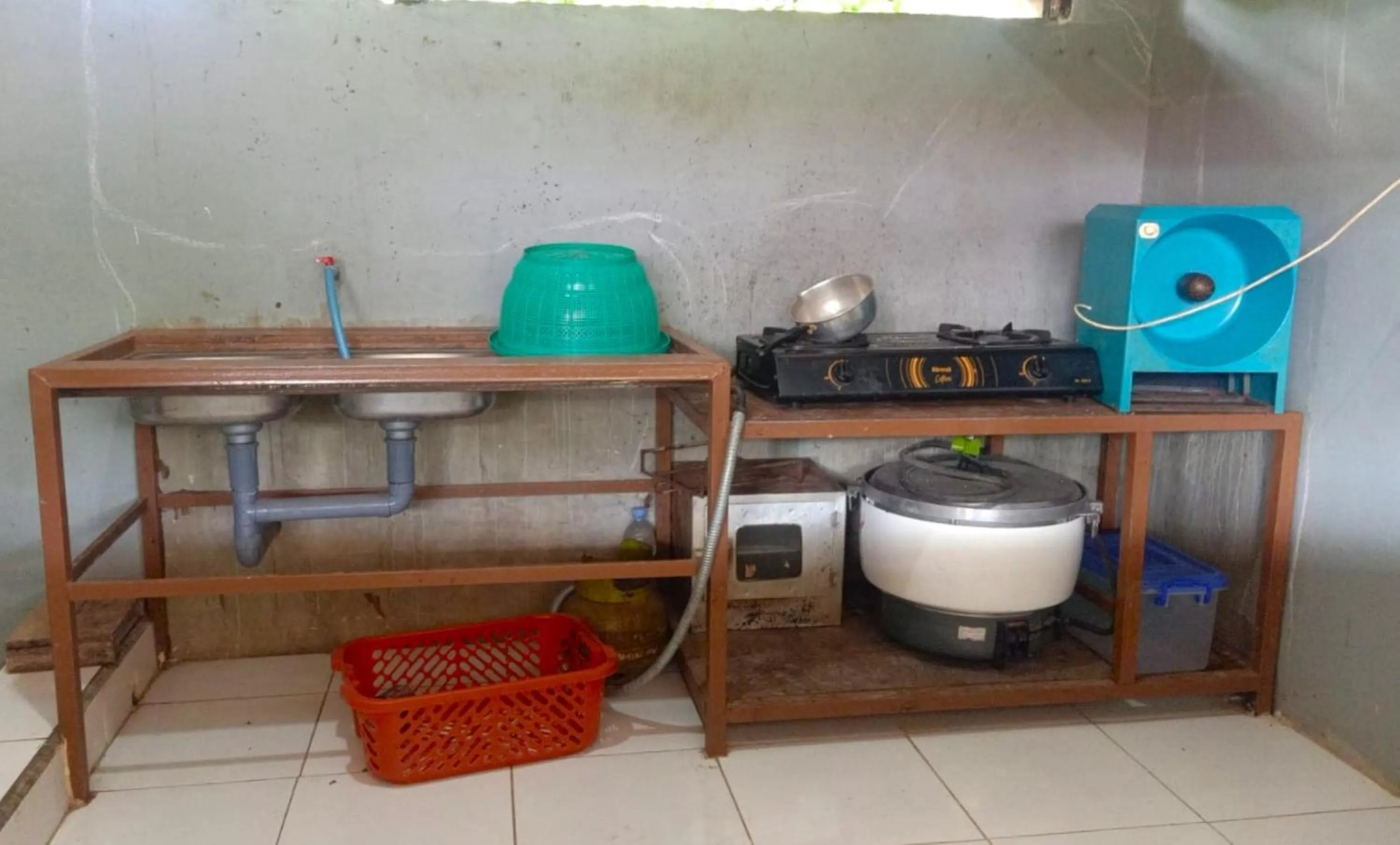 Kitchen or kitchenette in Penginapan asidik