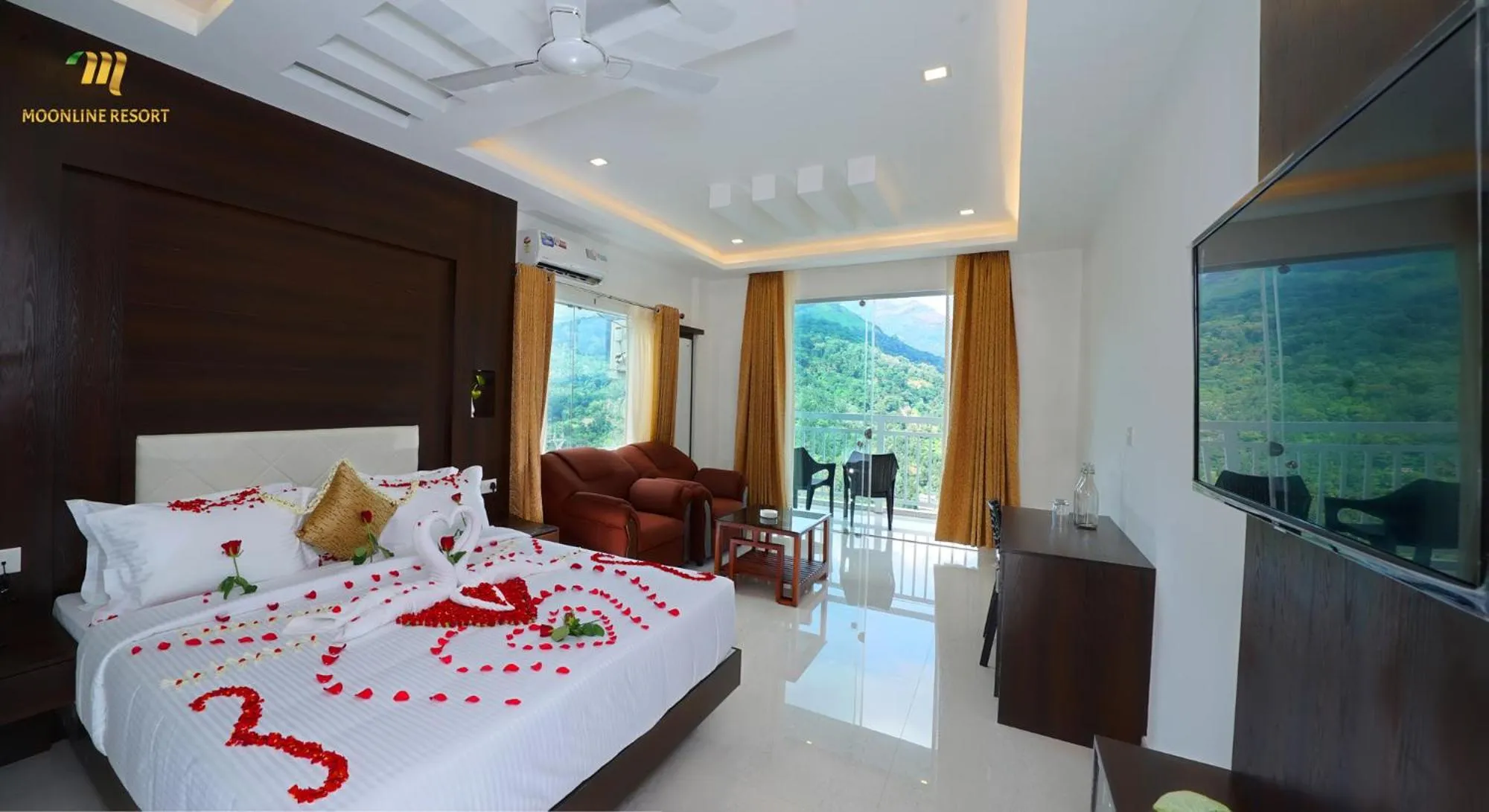 Photo of the whole room, Bed in Moonline Resort