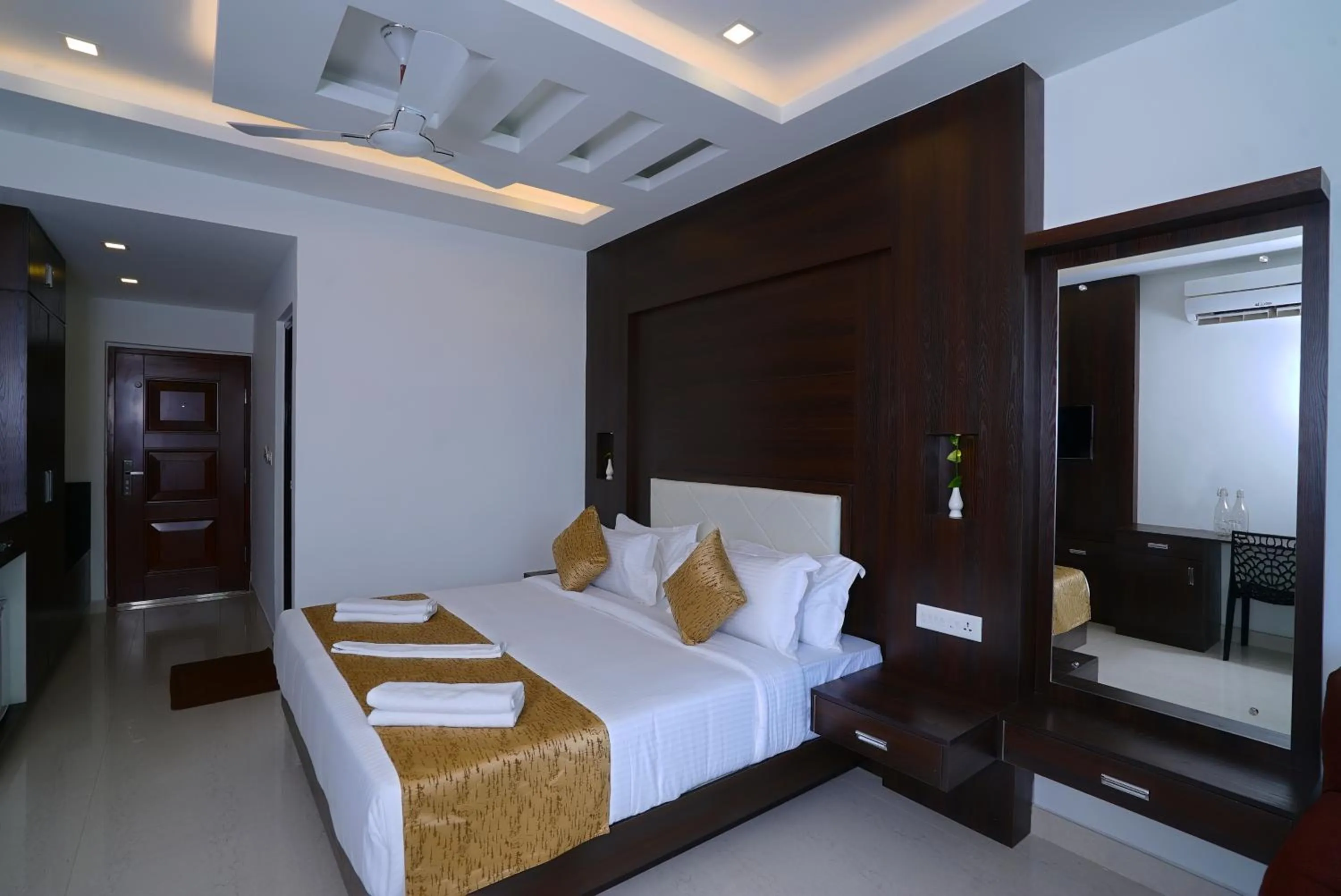 cot, Bed in Moonline Resort