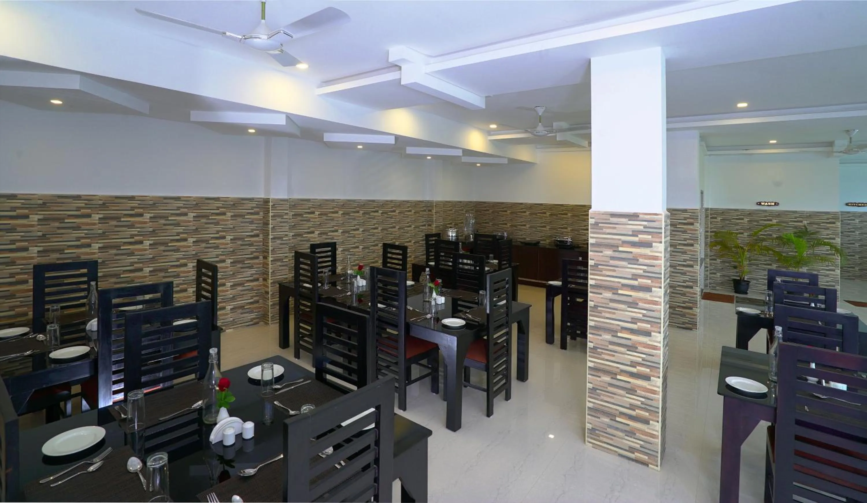 Dining area in Moonline Resort