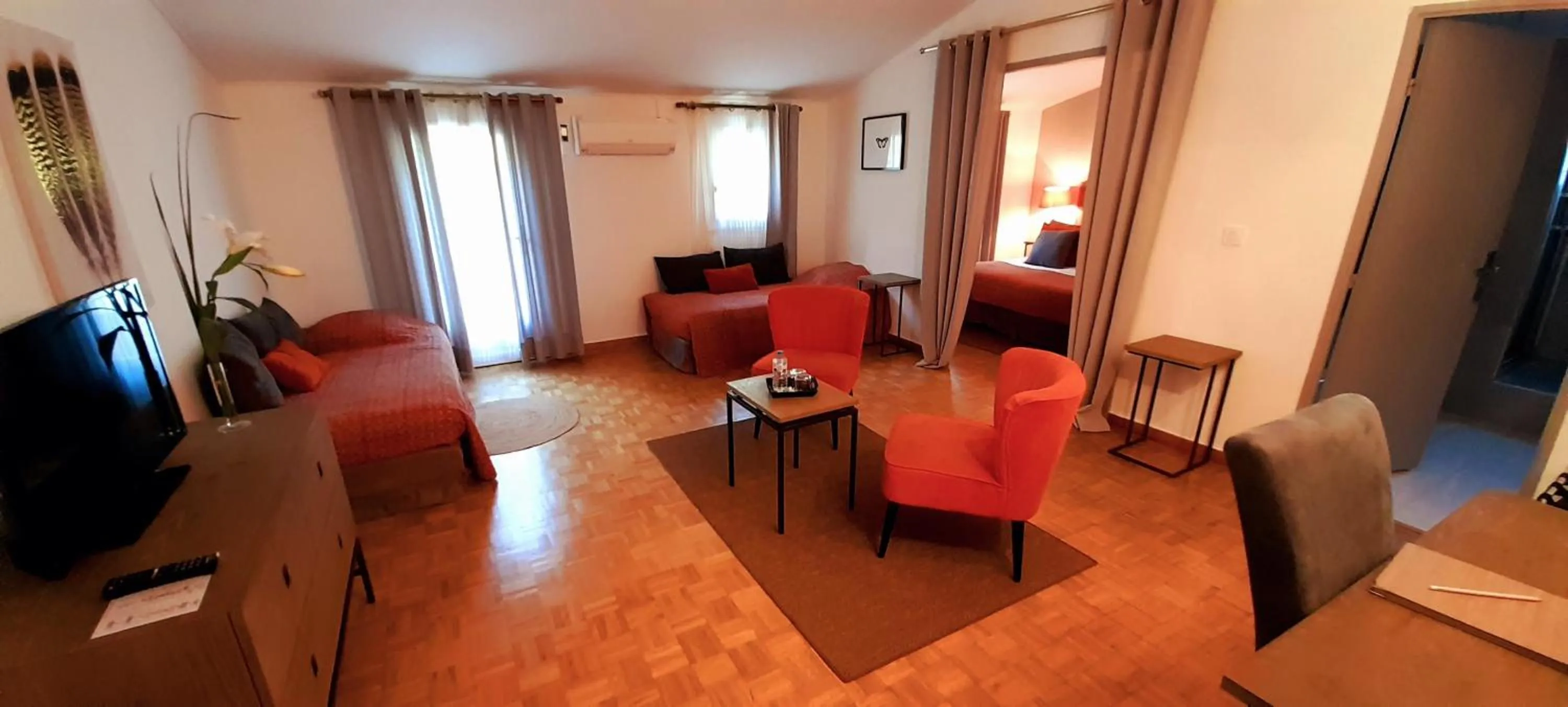 Seating area in Logis Hôtel Fabian des Baux