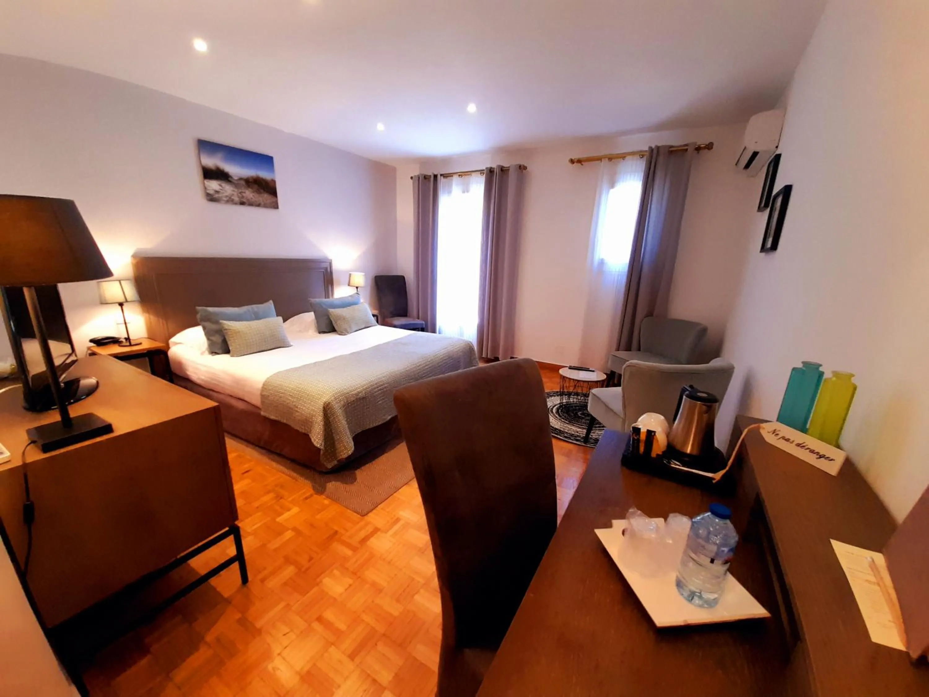 Photo of the whole room, Bed in Logis Hôtel Fabian des Baux