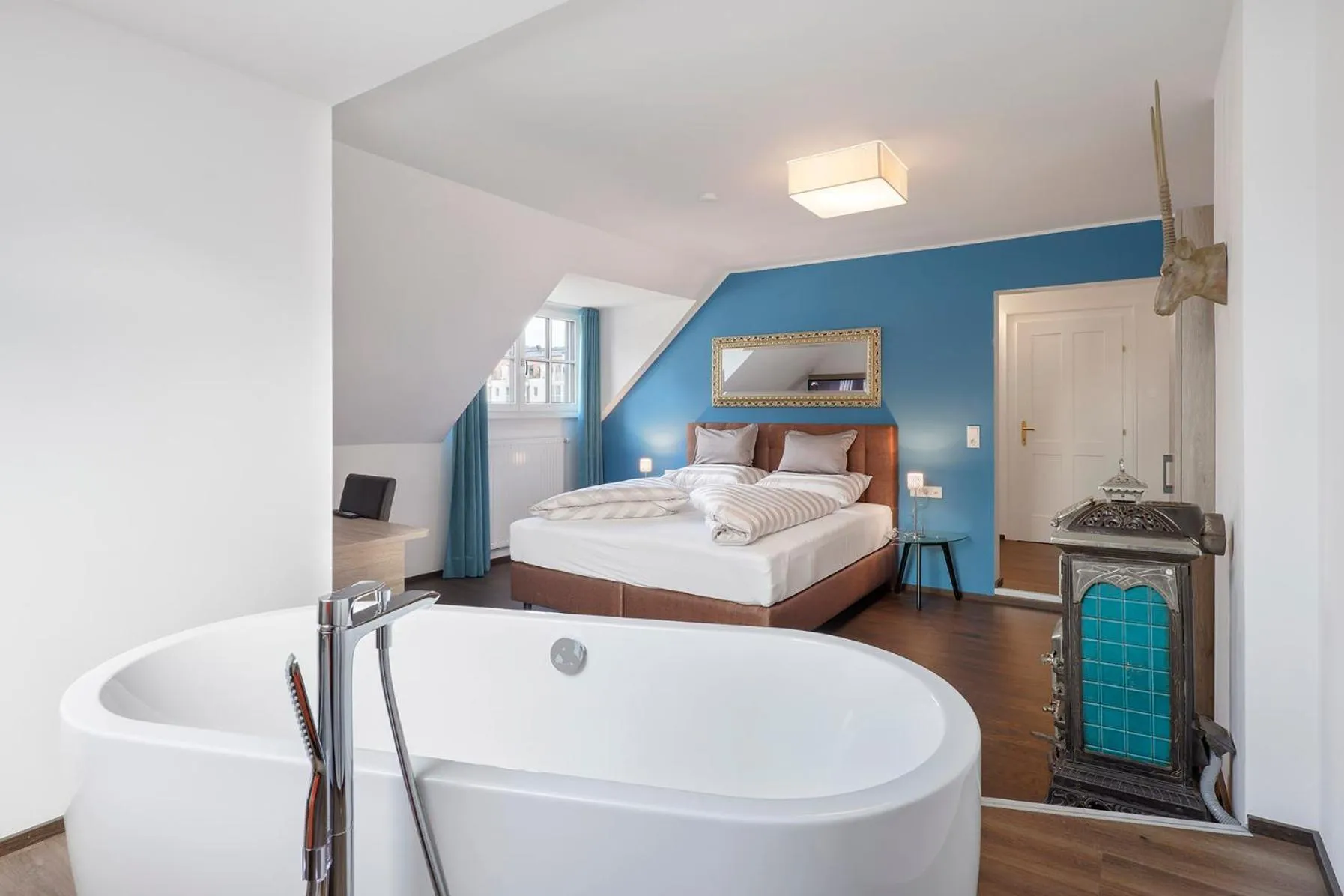 Bathroom, Bed in Villa Maria - Suiten & Appartement