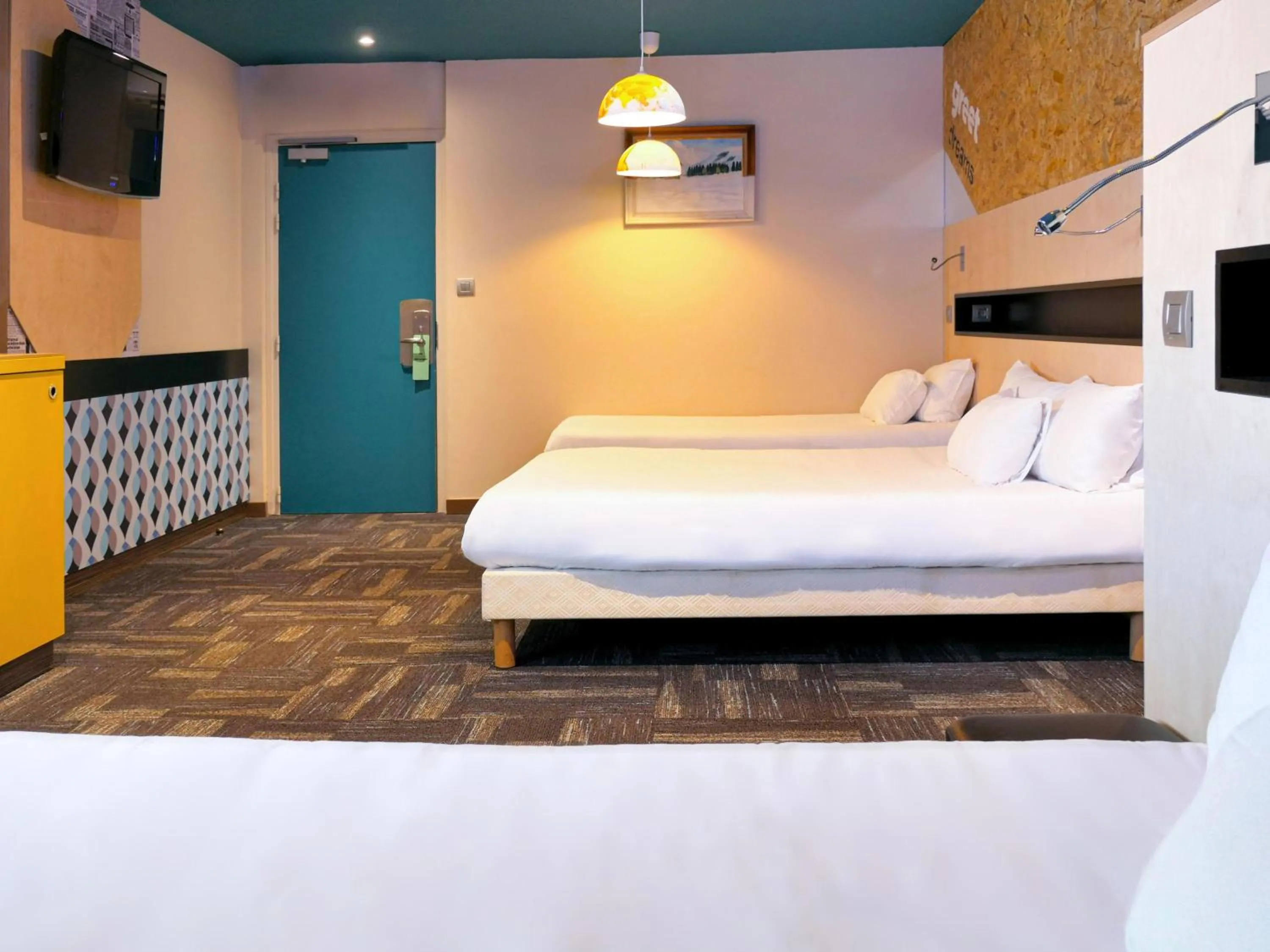 Bedroom, Bed in greet Hotel Marseille Provence Aéroport