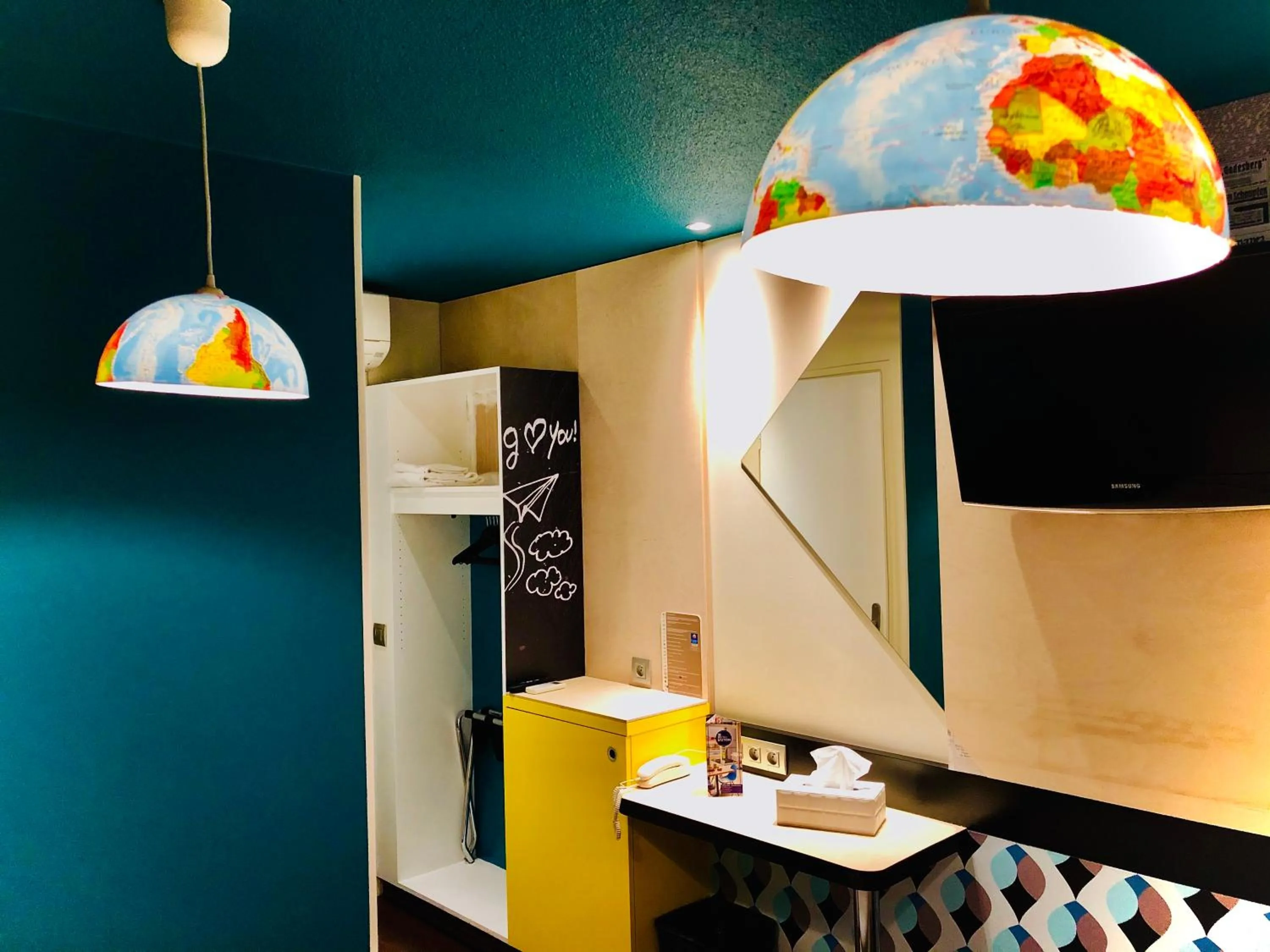 Bedroom in greet Hotel Marseille Provence Aéroport