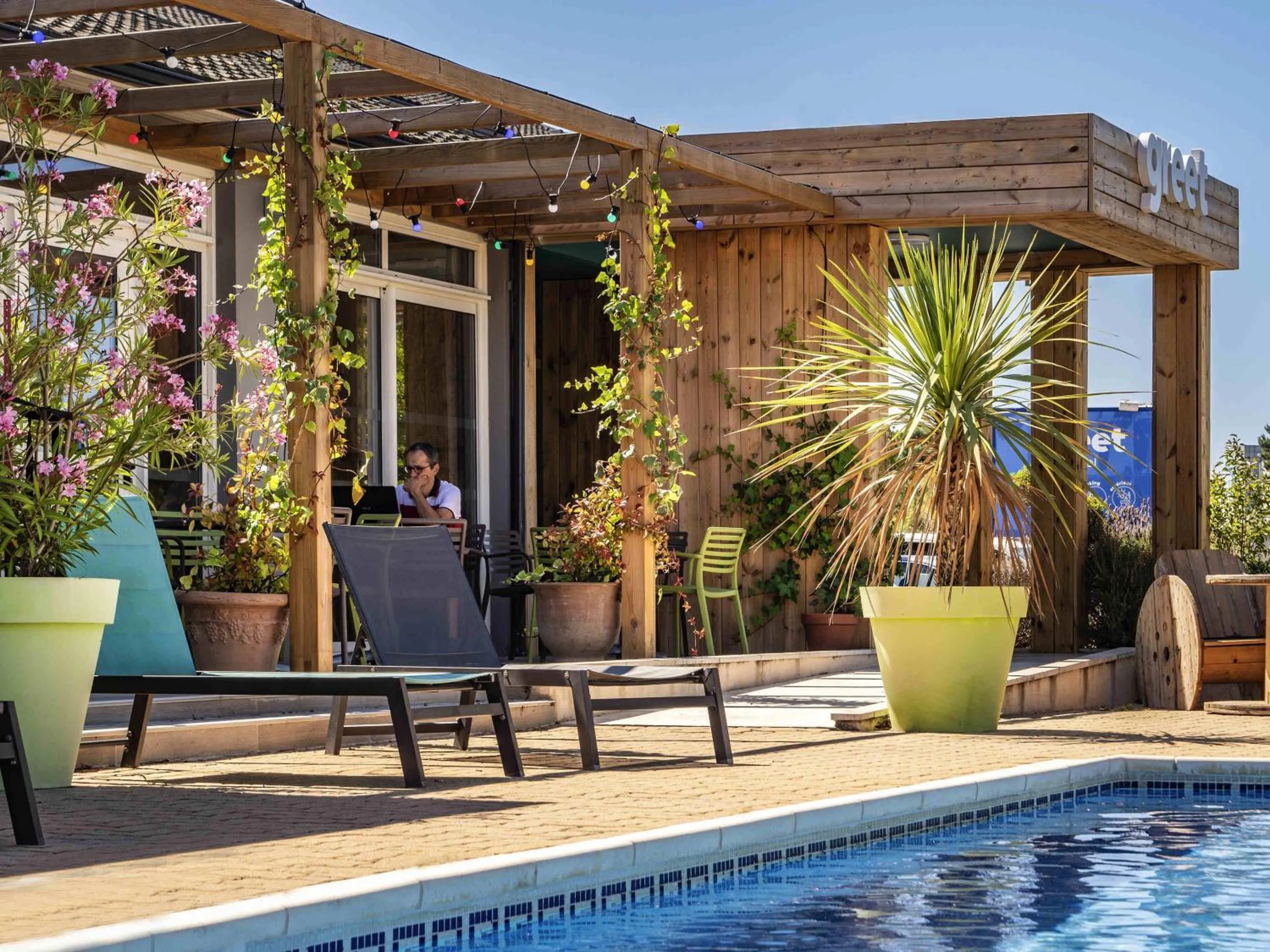 Property building in greet Hotel Marseille Provence Aéroport