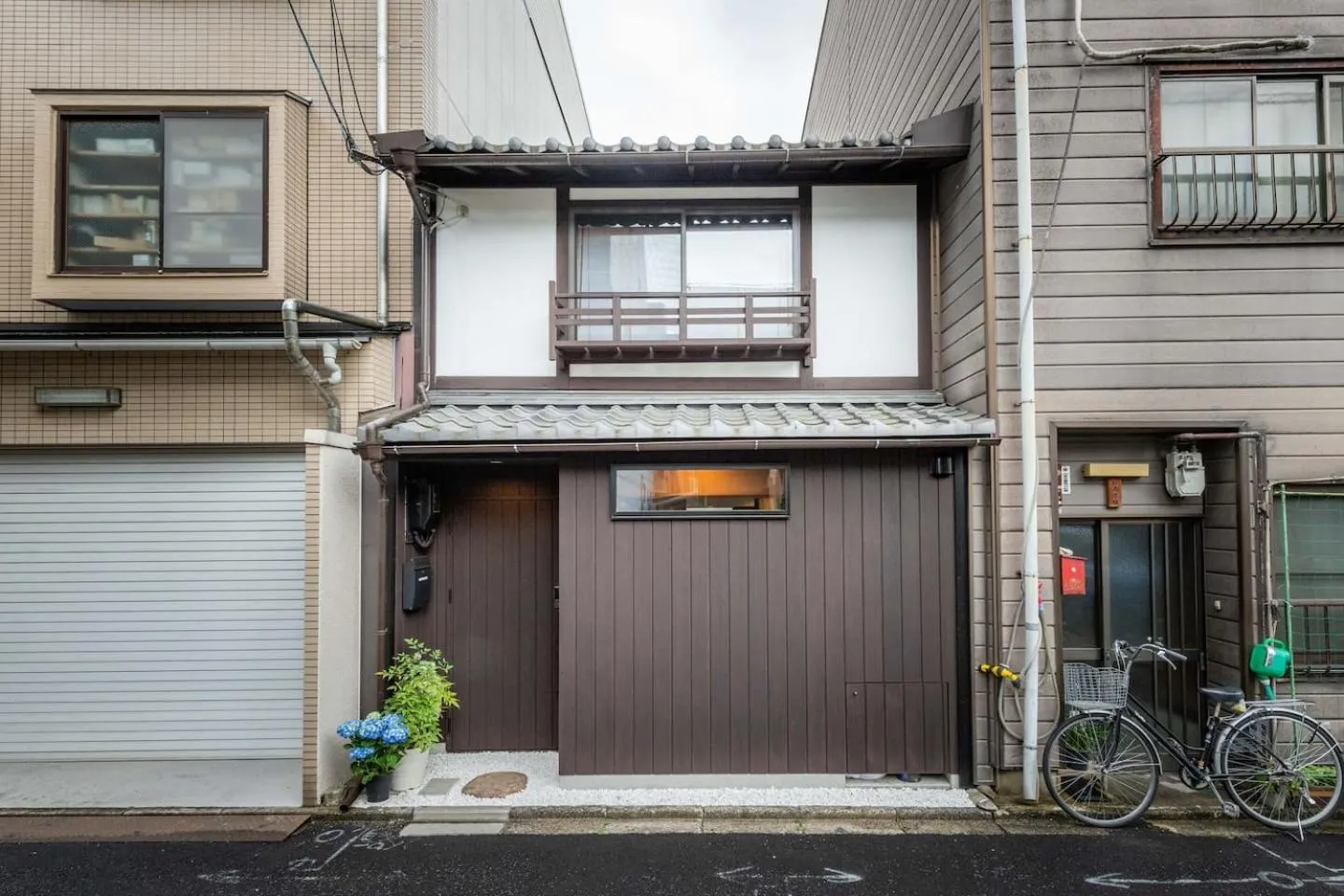 Property building in TABITABI STAY SHINSEN