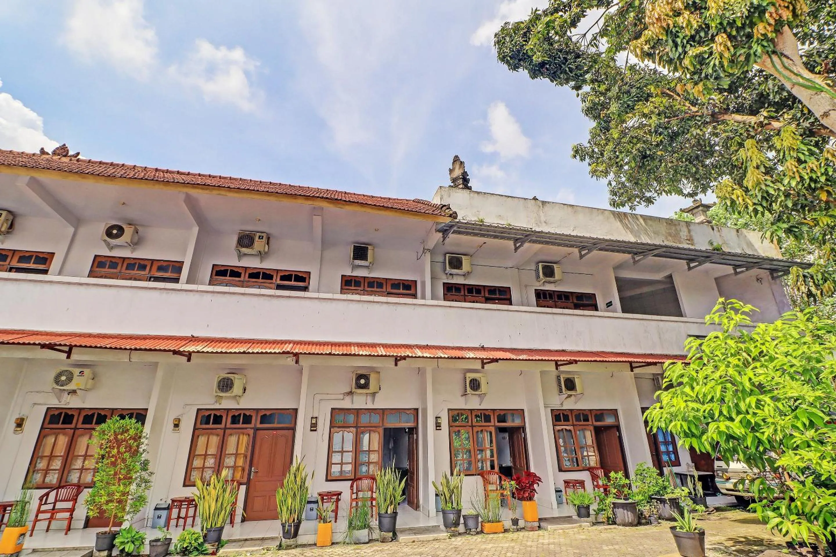 Facade/entrance in Hotel O Gusti Residence