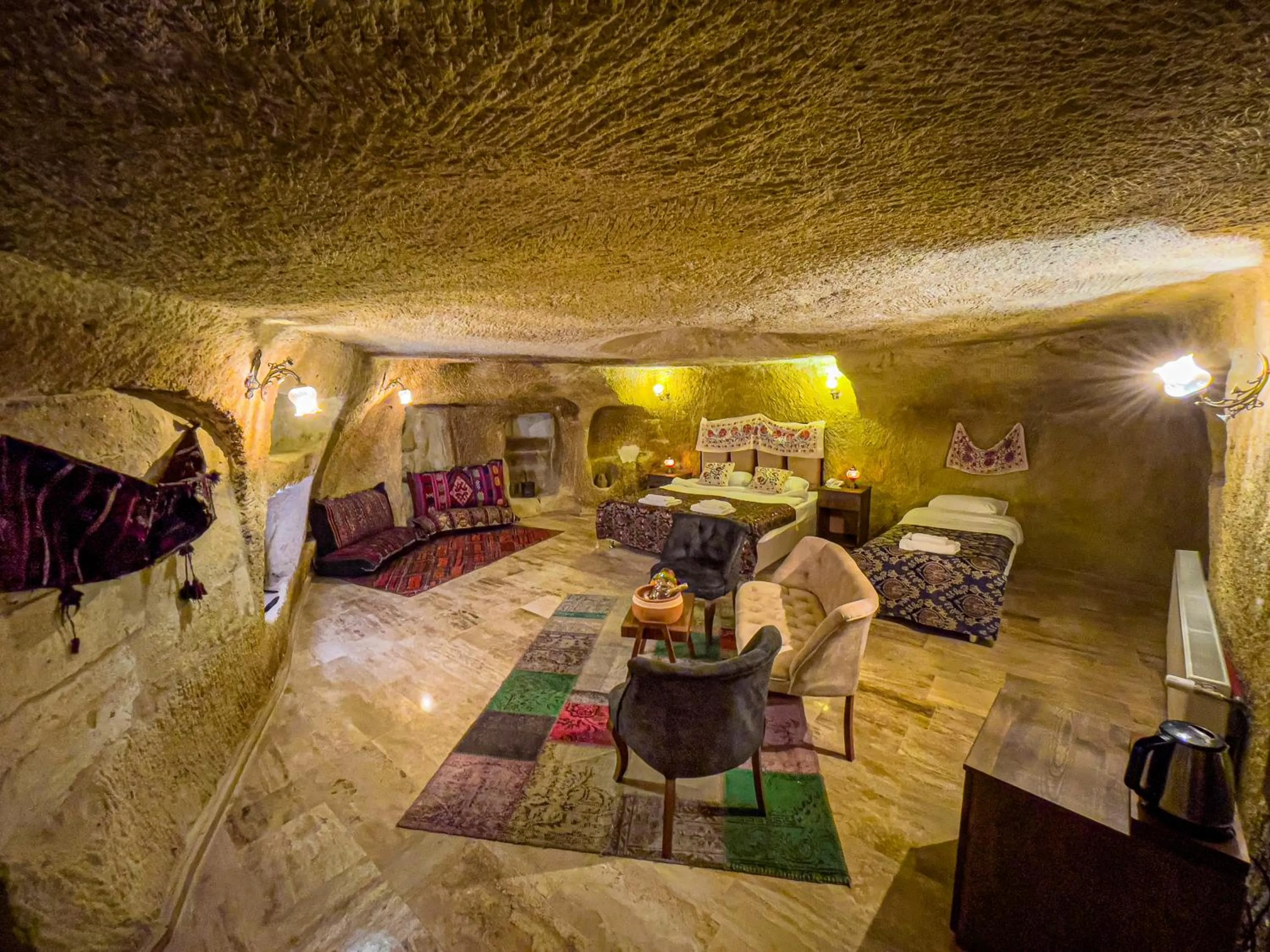 Photo of the whole room in Heritage Cave Suites
