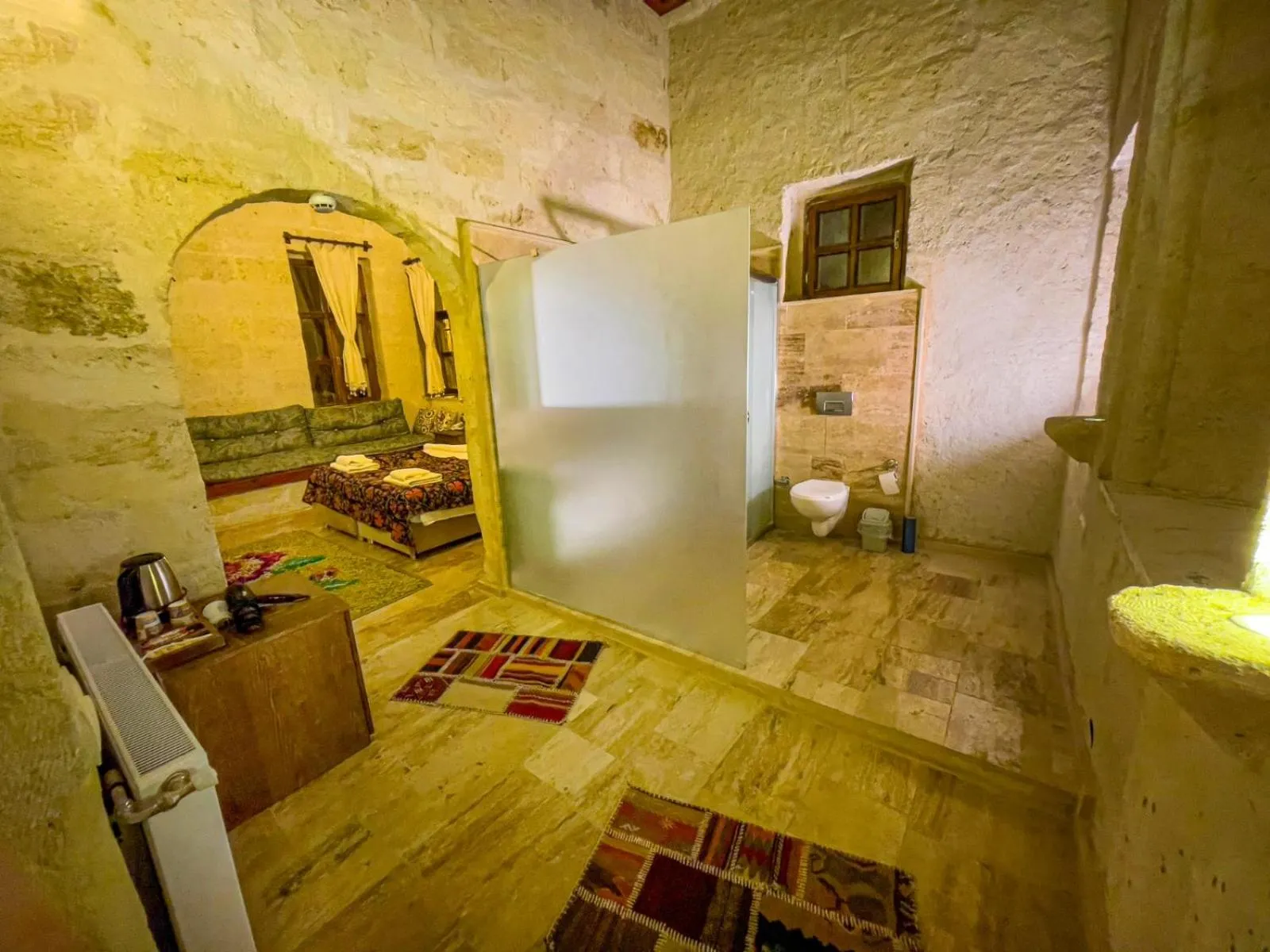 Toilet in Heritage Cave Suites