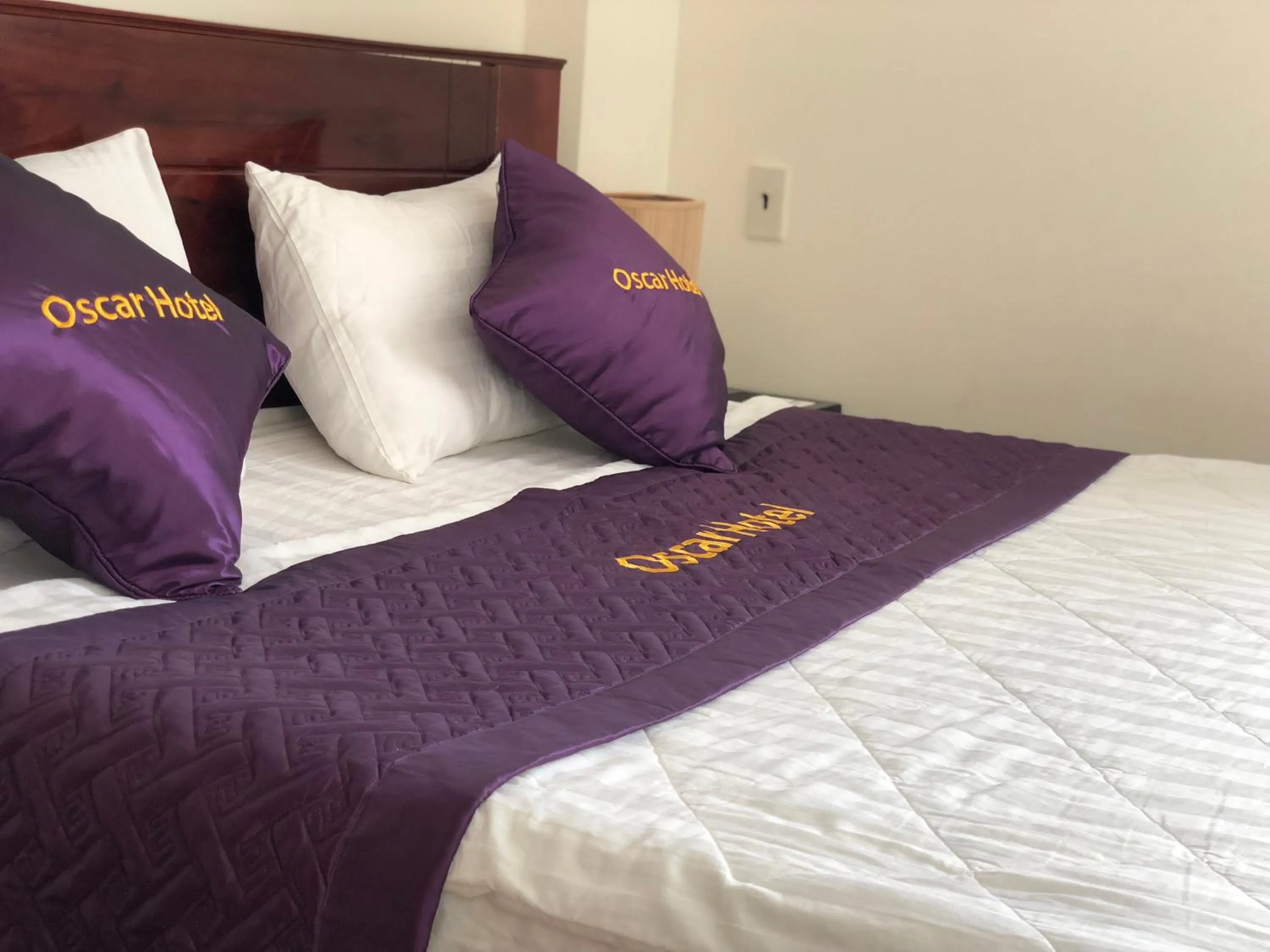 Bed in Oscar Hotel