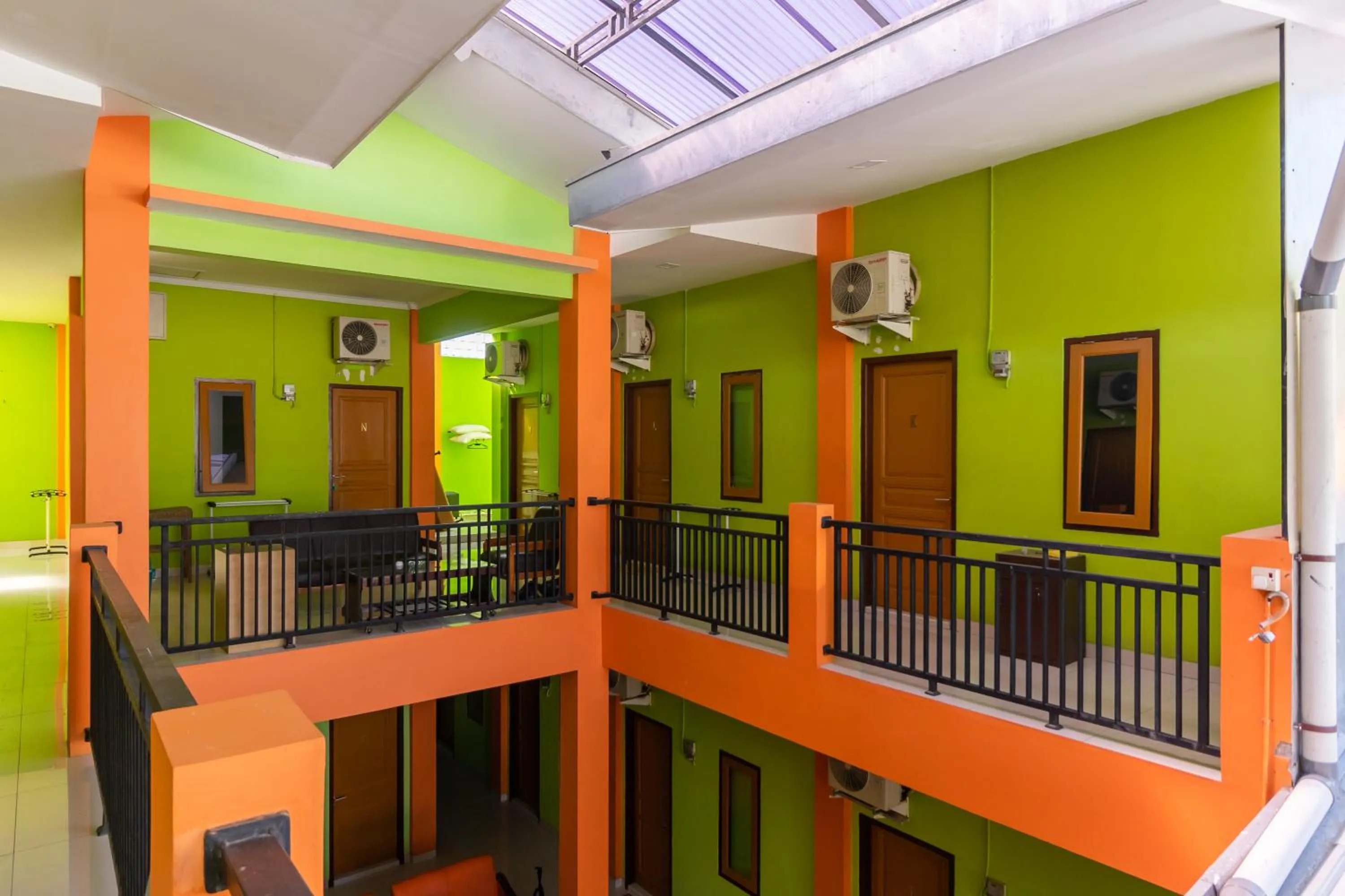 Balcony/Terrace in RedDoorz near Kejaksan Station Cirebon 2