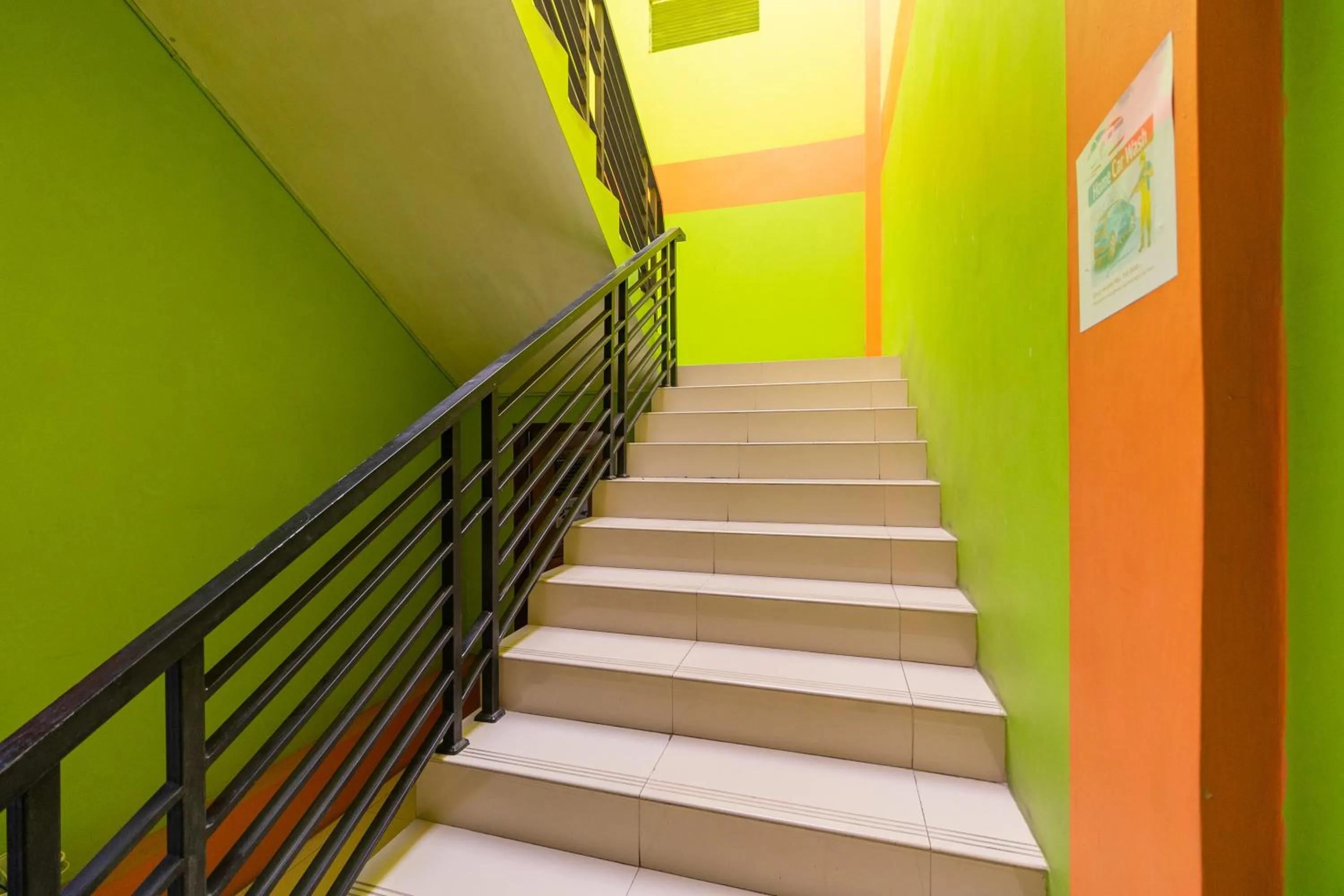 Balcony/Terrace in RedDoorz near Kejaksan Station Cirebon 2