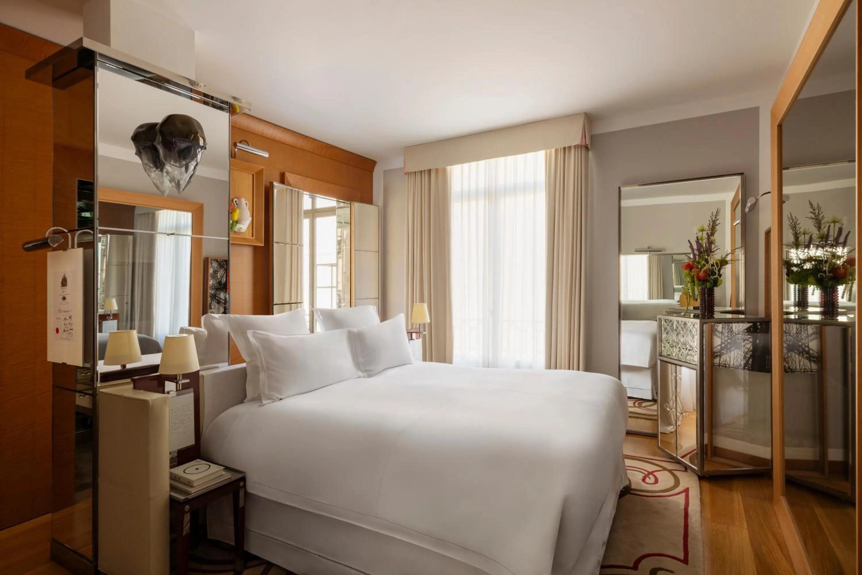 Bedroom, Bed in Hôtel Le Royal Monceau Raffles Paris