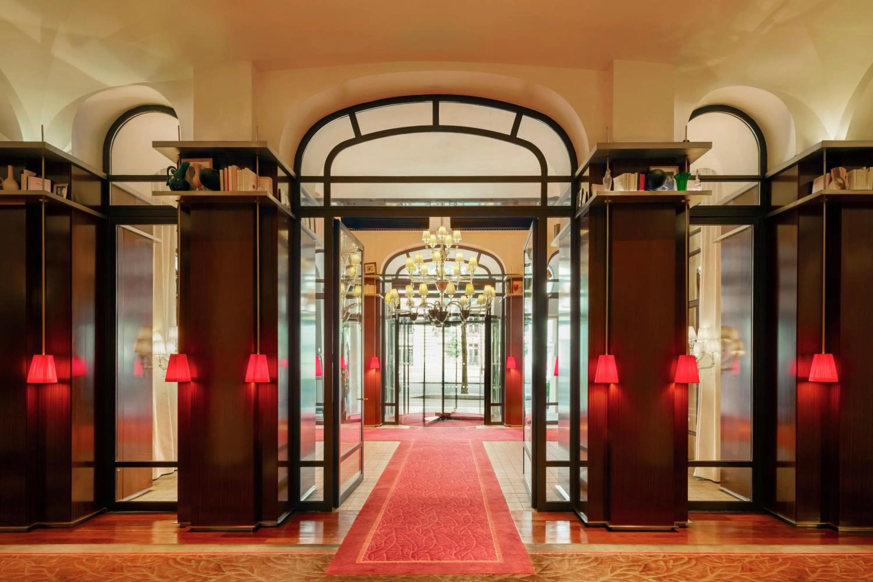 Facade/entrance in Hôtel Le Royal Monceau Raffles Paris