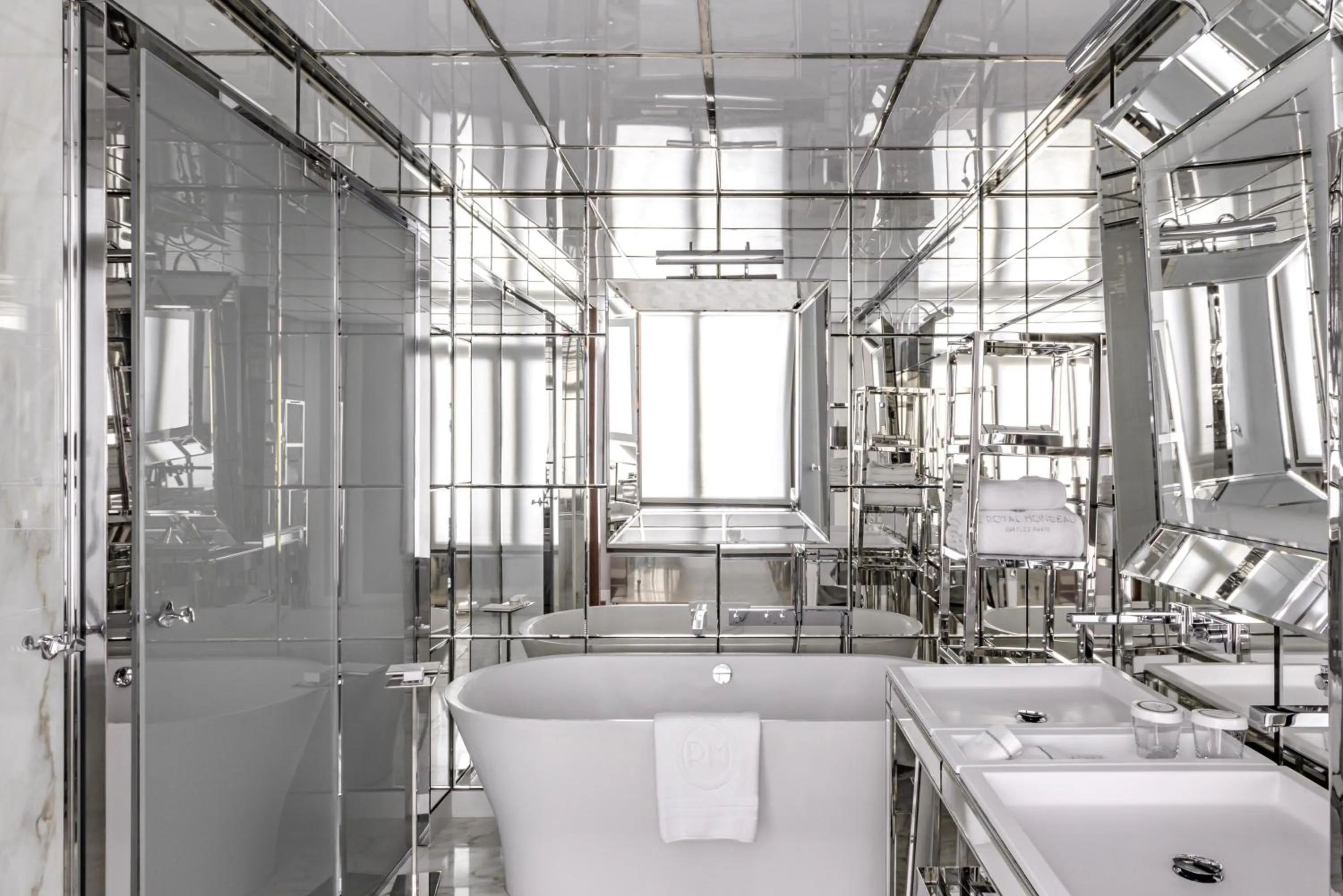 Bathroom in Hôtel Le Royal Monceau Raffles Paris