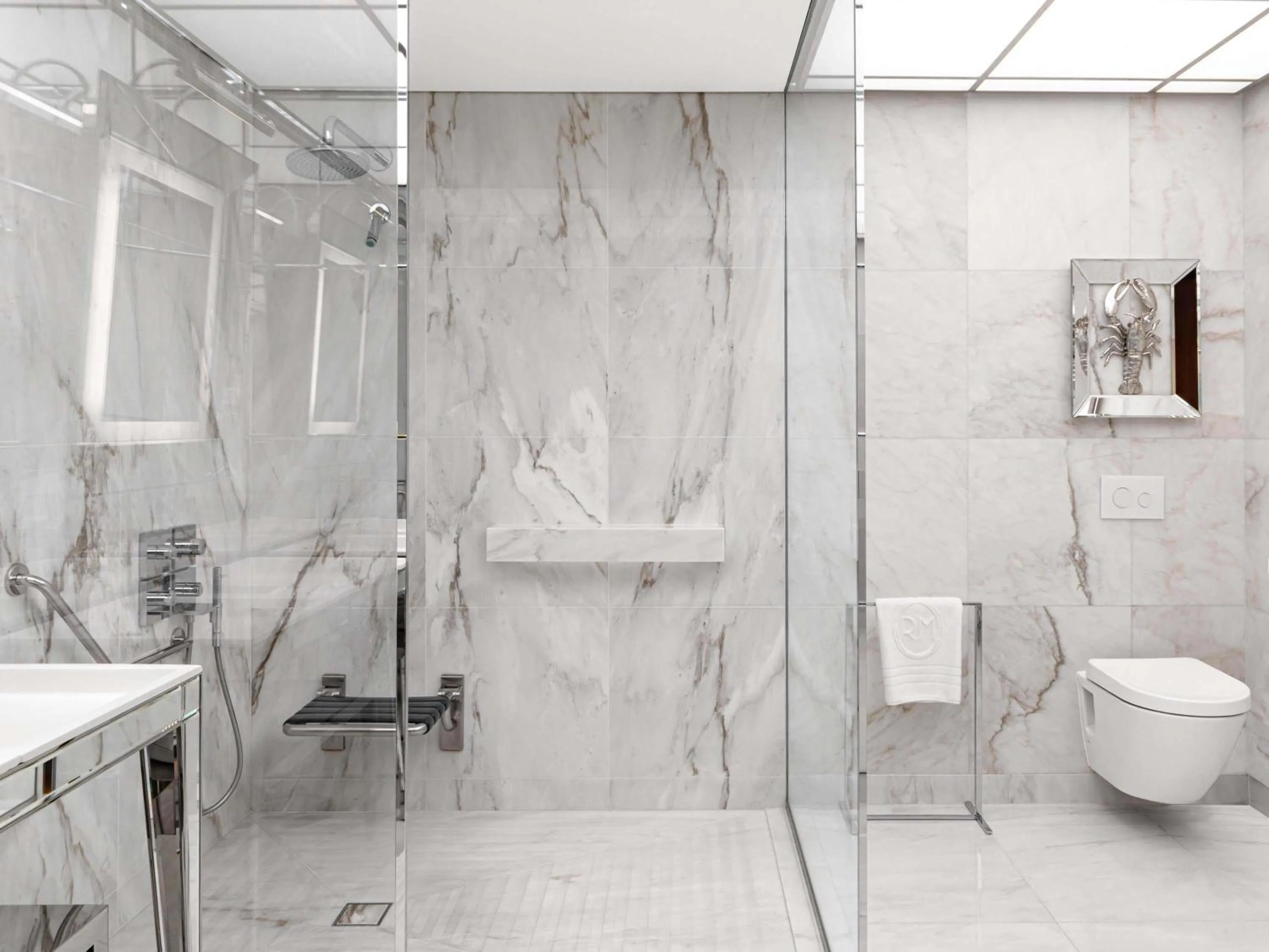 Bedroom in Hôtel Le Royal Monceau Raffles Paris