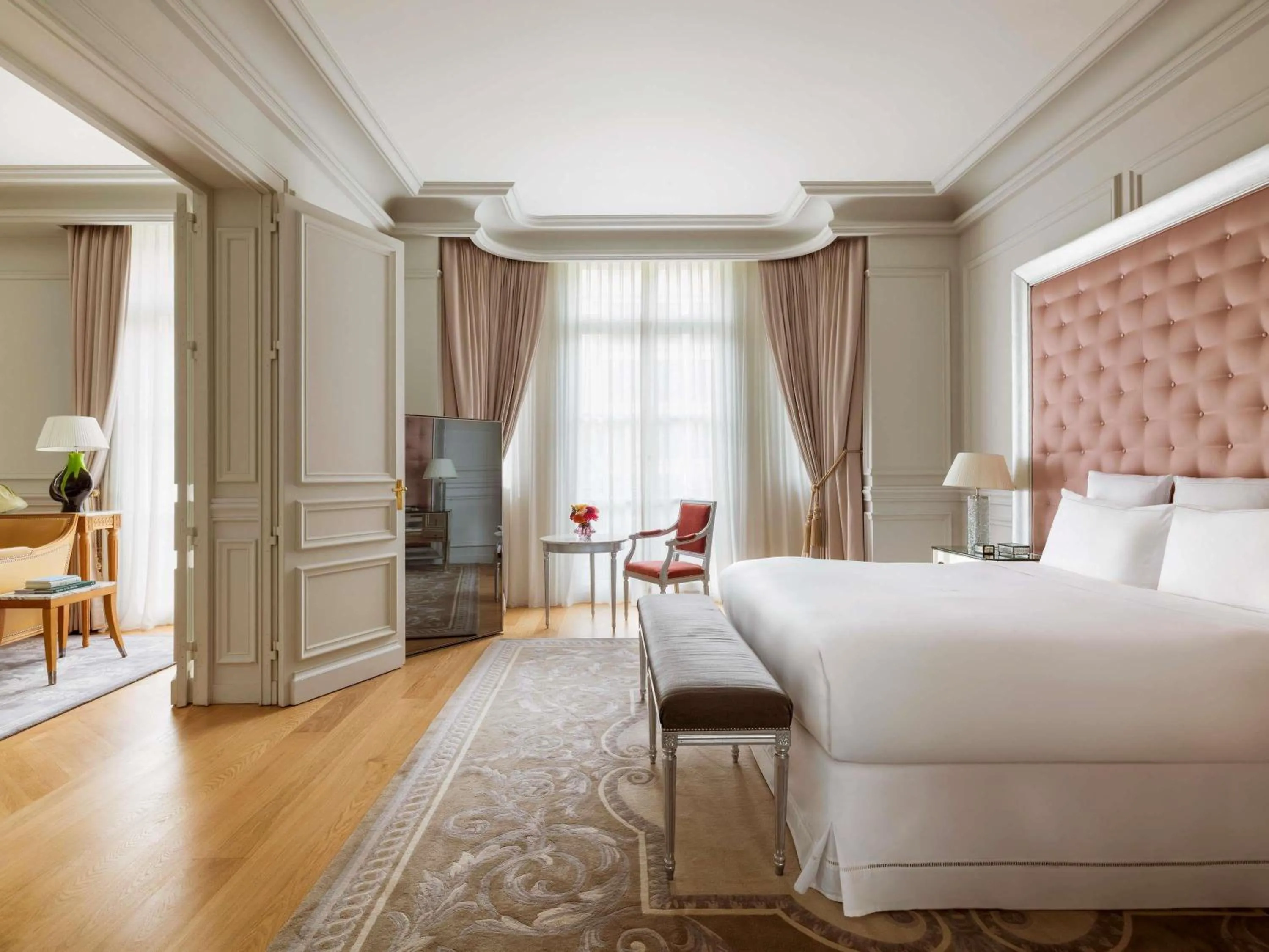 Bedroom, Bed in Hôtel Le Royal Monceau Raffles Paris