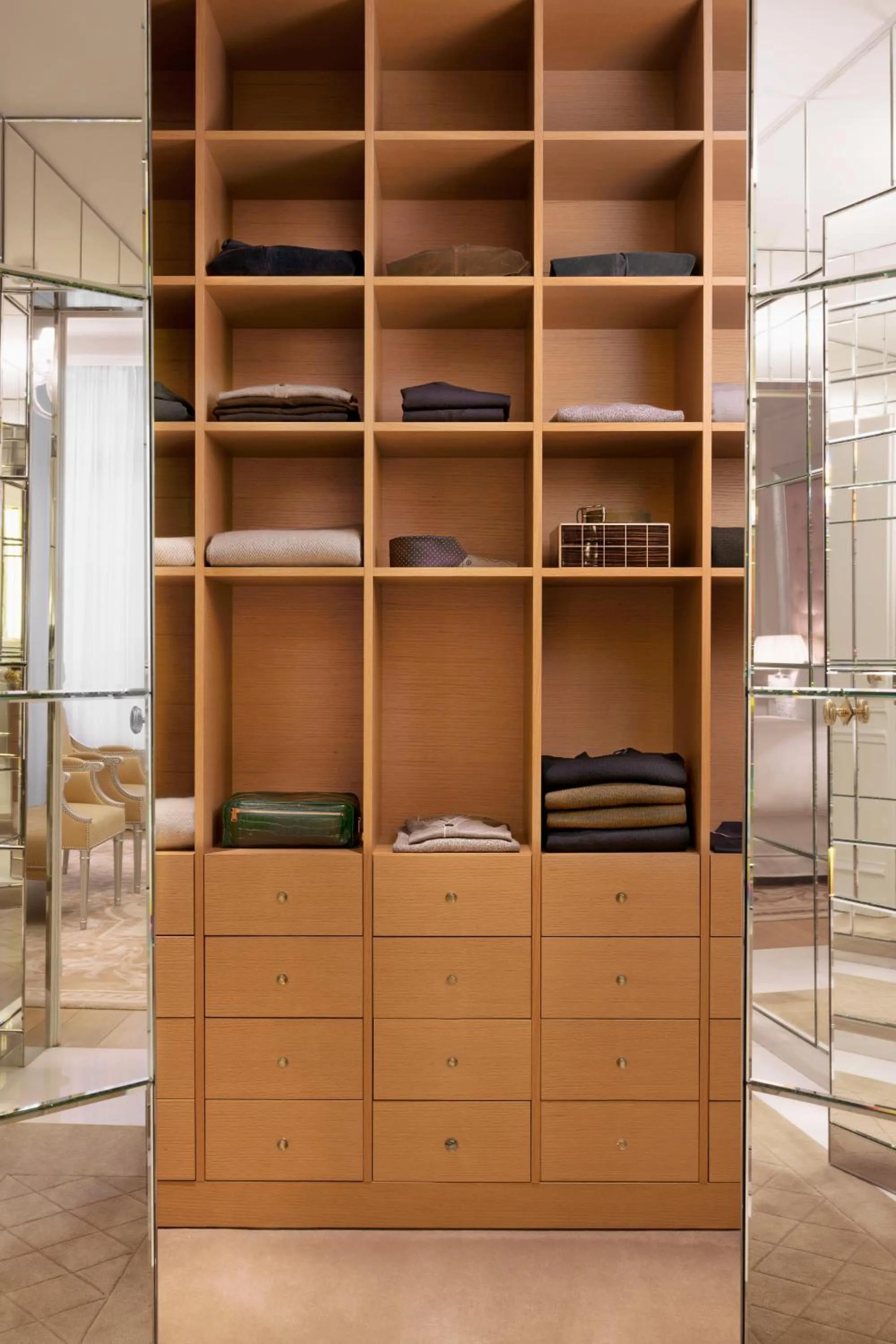 wardrobe in Hôtel Le Royal Monceau Raffles Paris