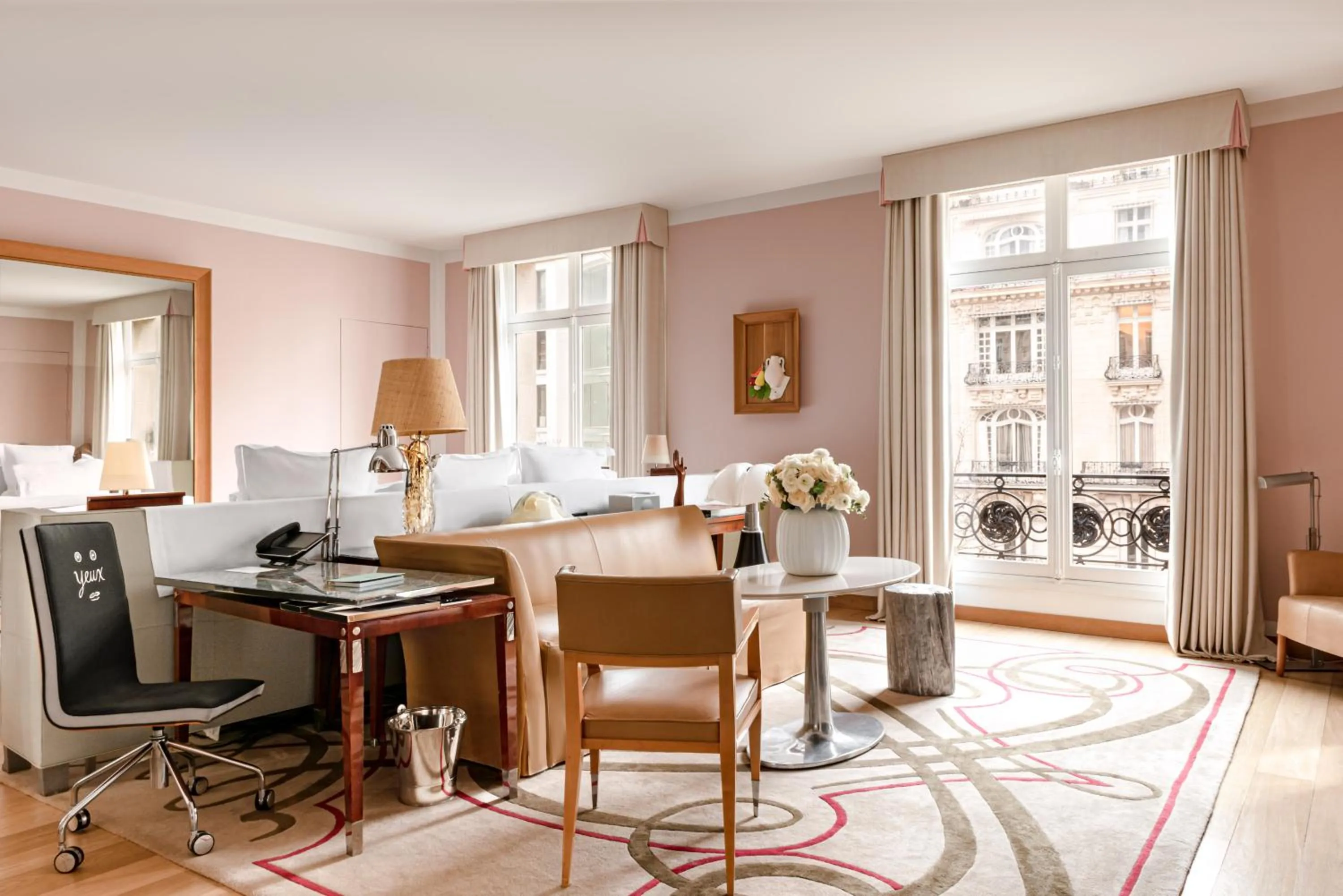 Living room in Hôtel Le Royal Monceau Raffles Paris