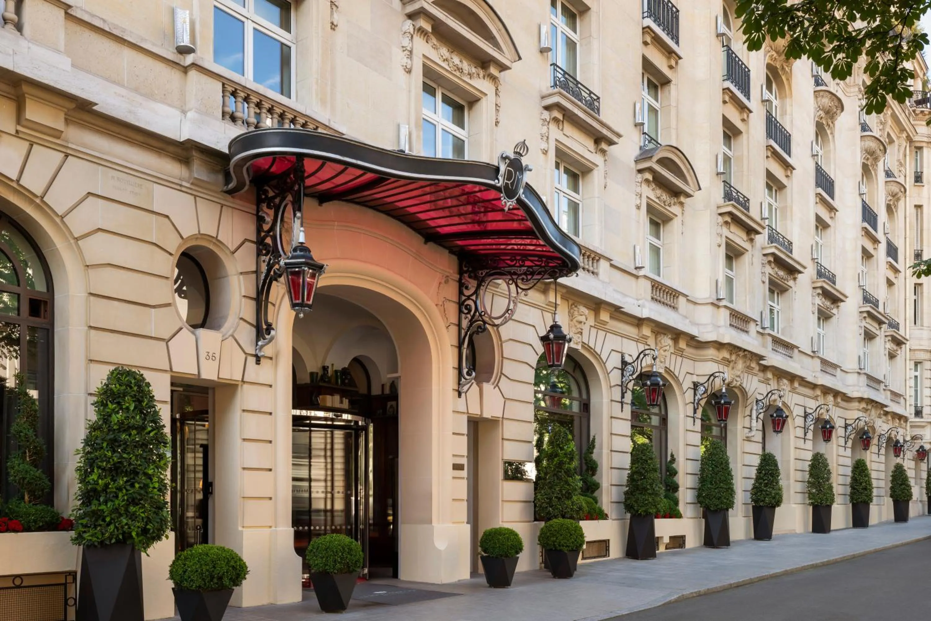 Facade/entrance in Hôtel Le Royal Monceau Raffles Paris