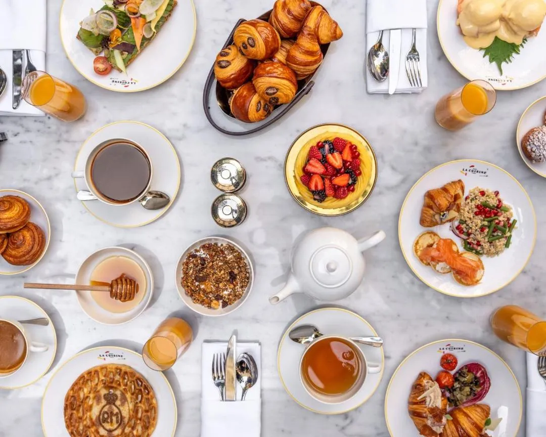 Breakfast in Hôtel Le Royal Monceau Raffles Paris