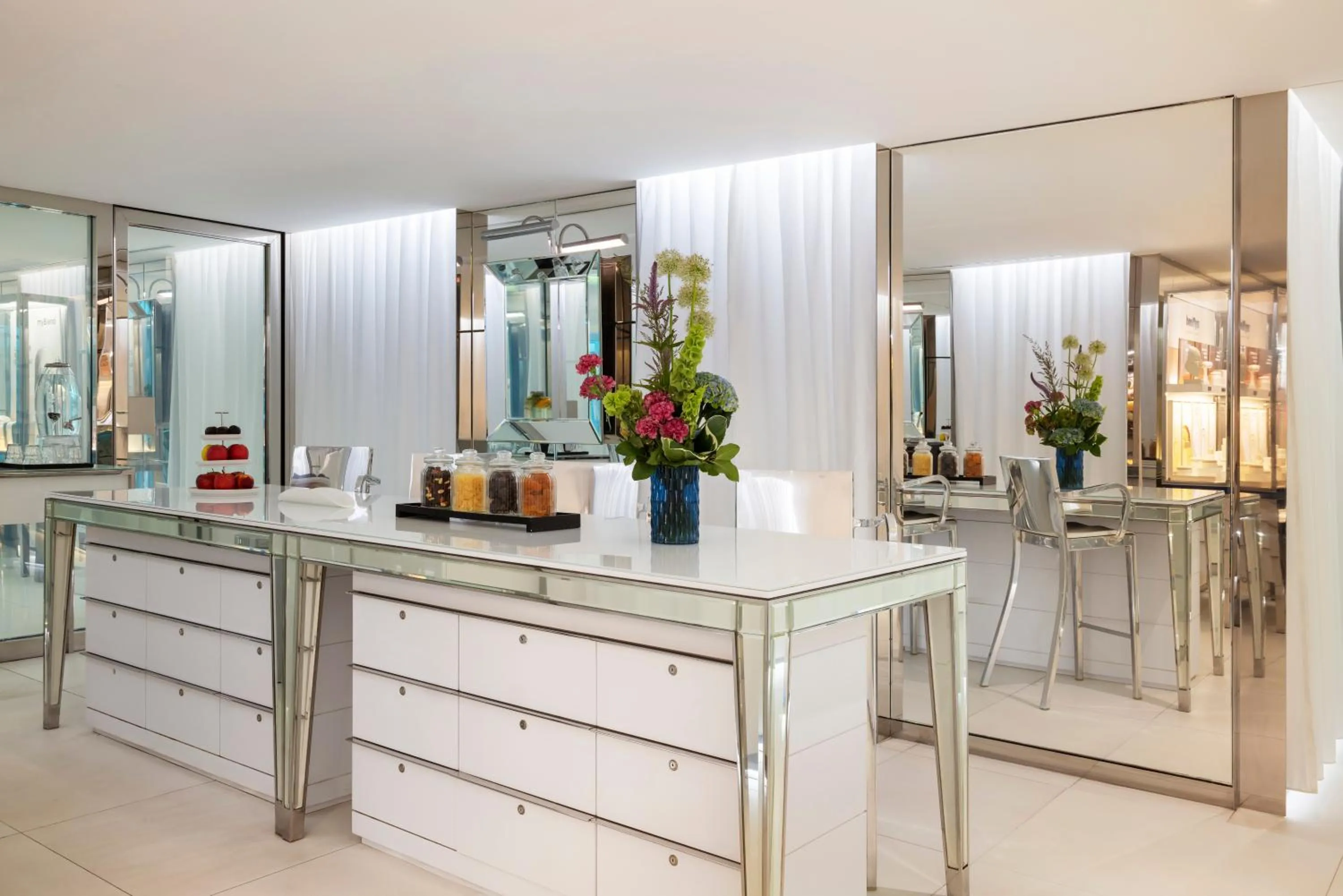 Spa and wellness centre/facilities in Hôtel Le Royal Monceau Raffles Paris