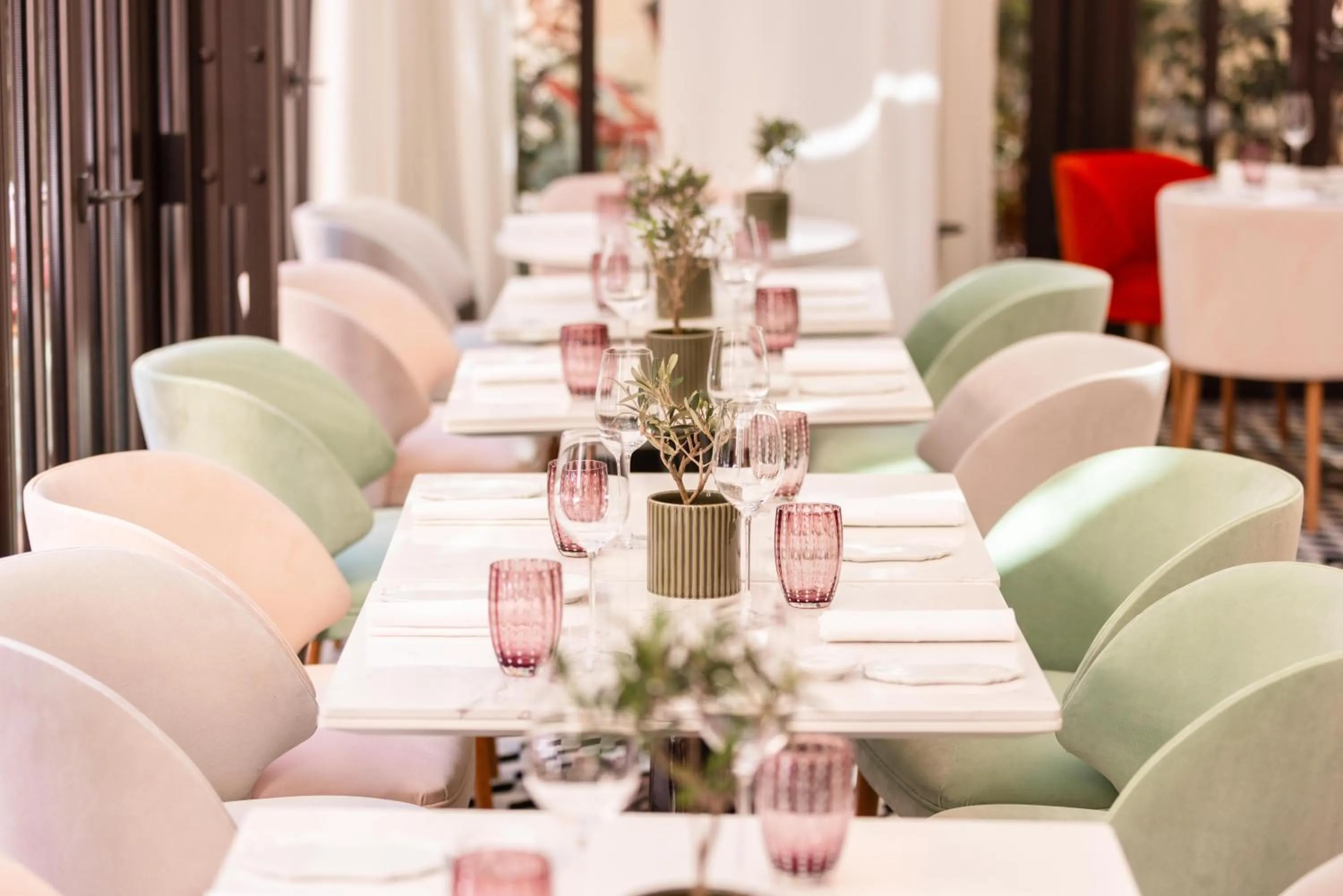 Restaurant/places to eat in Hôtel Le Royal Monceau Raffles Paris