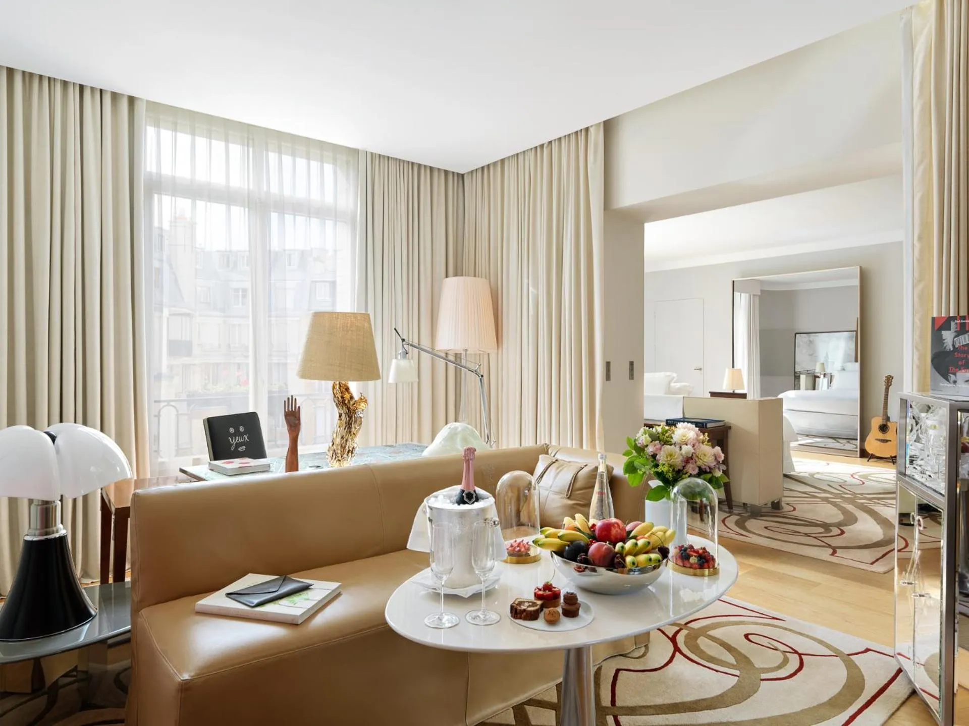 Living room in Hôtel Le Royal Monceau Raffles Paris