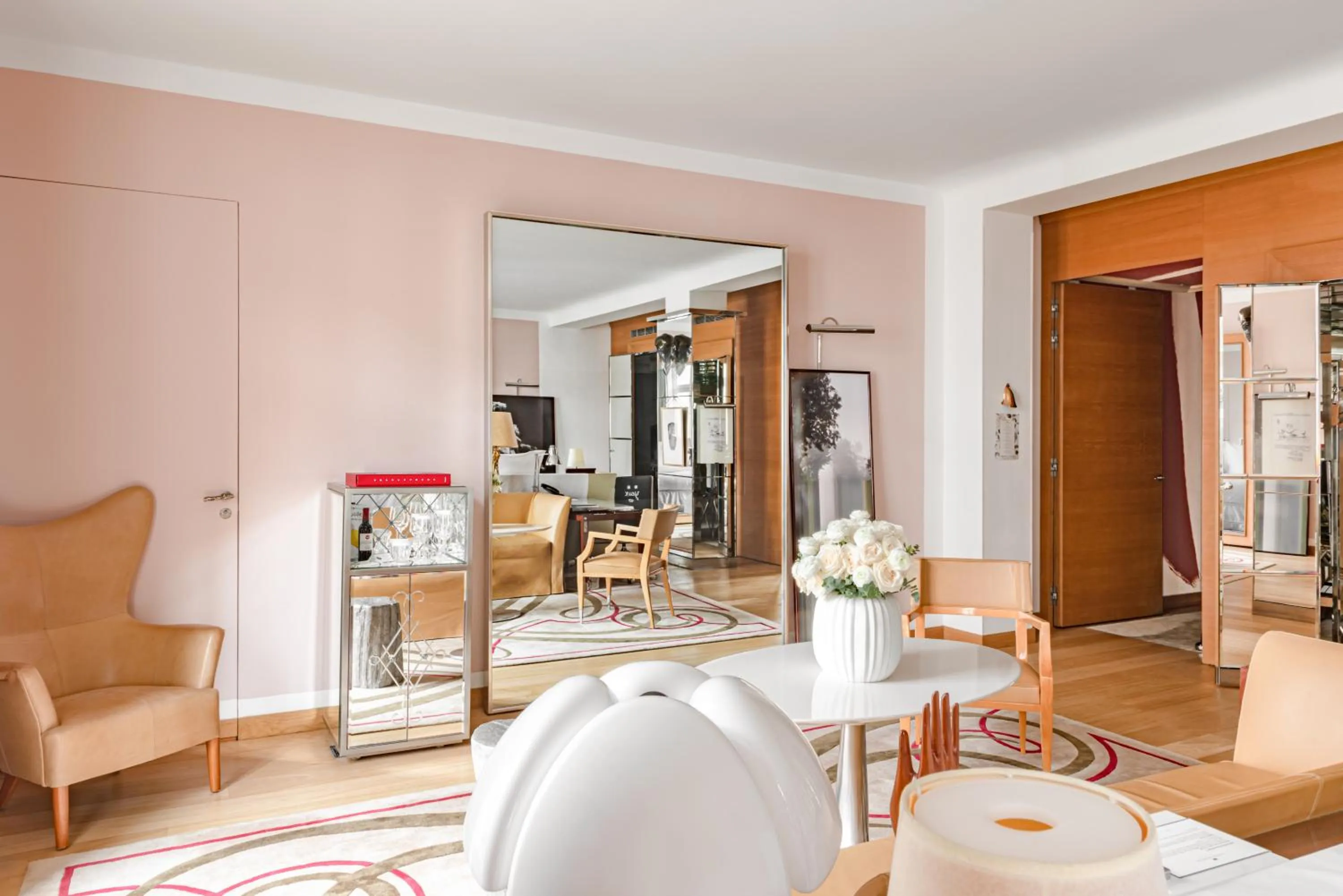 Living room in Hôtel Le Royal Monceau Raffles Paris