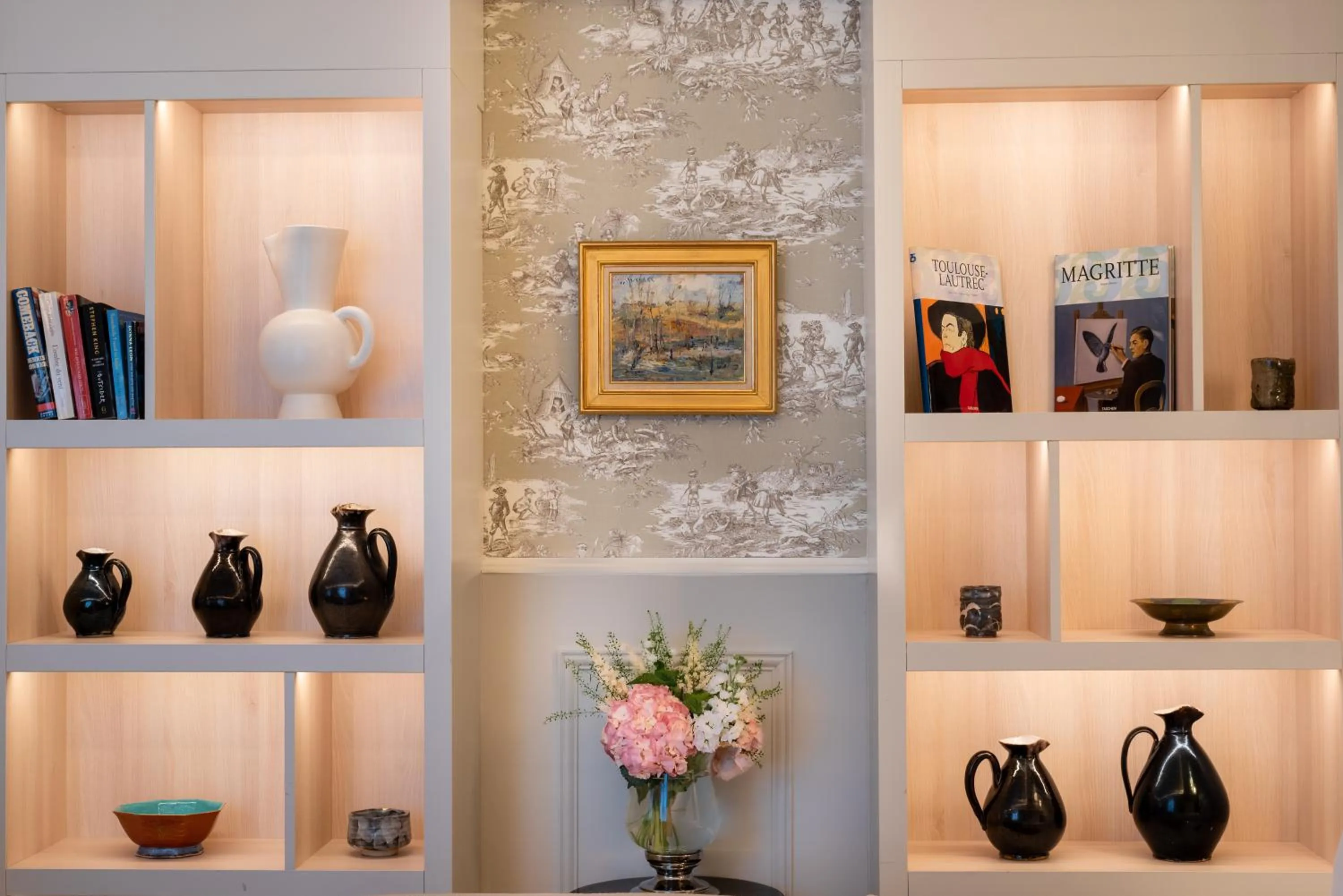 Library in Hotel Cambon