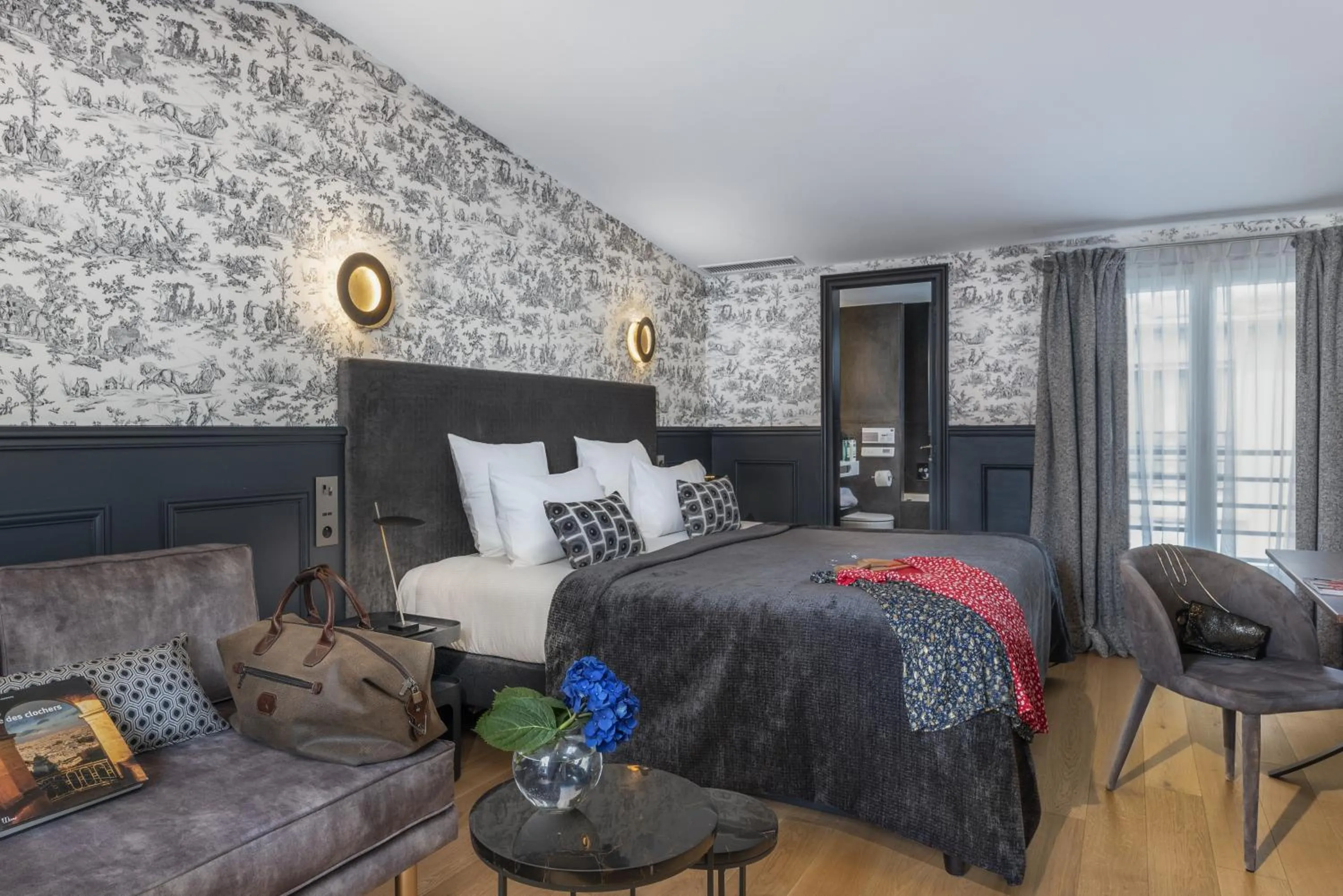 Photo of the whole room, Bed in Hotel Cambon