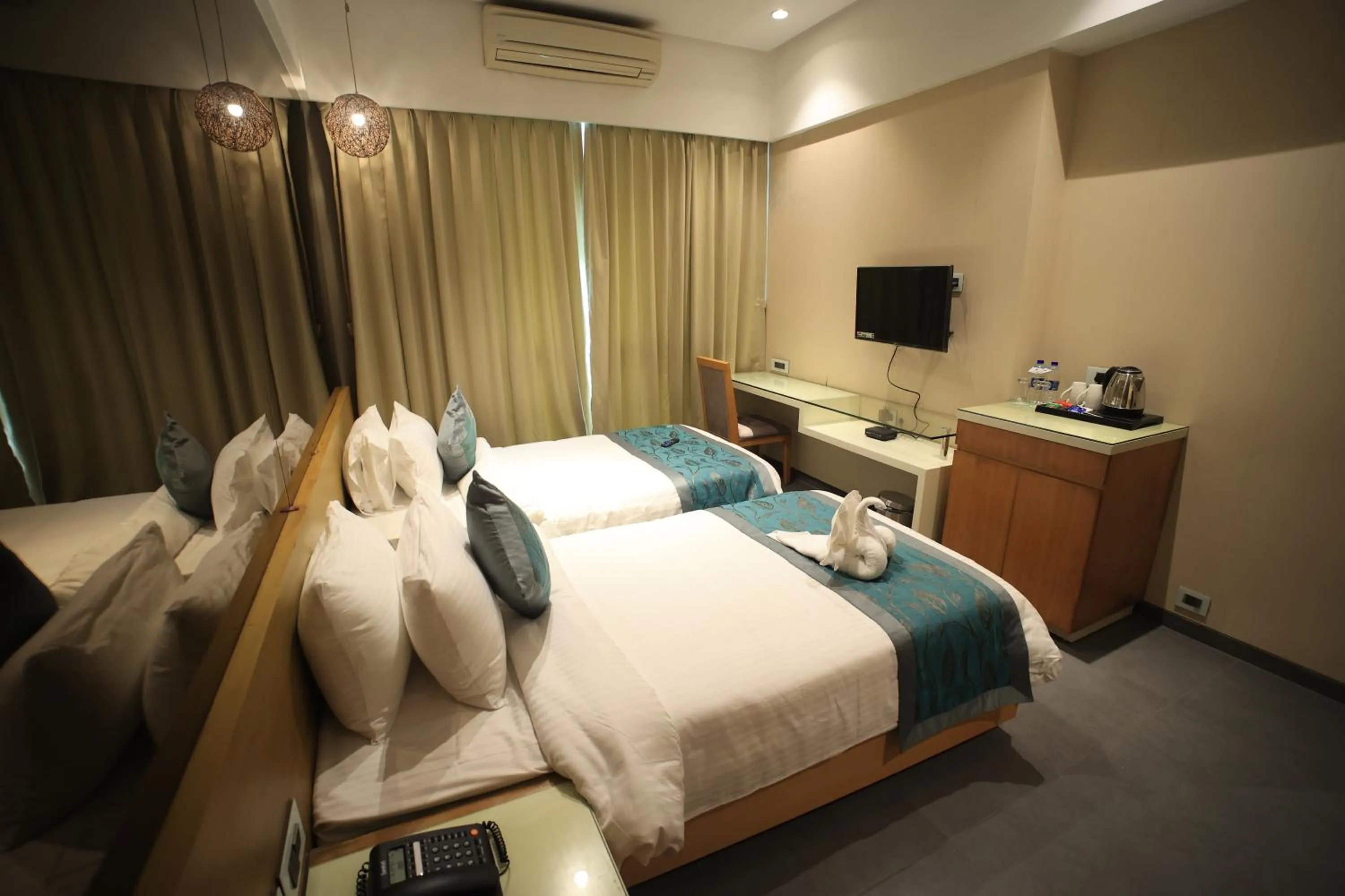 Photo of the whole room, Bed in The Byke Delotel