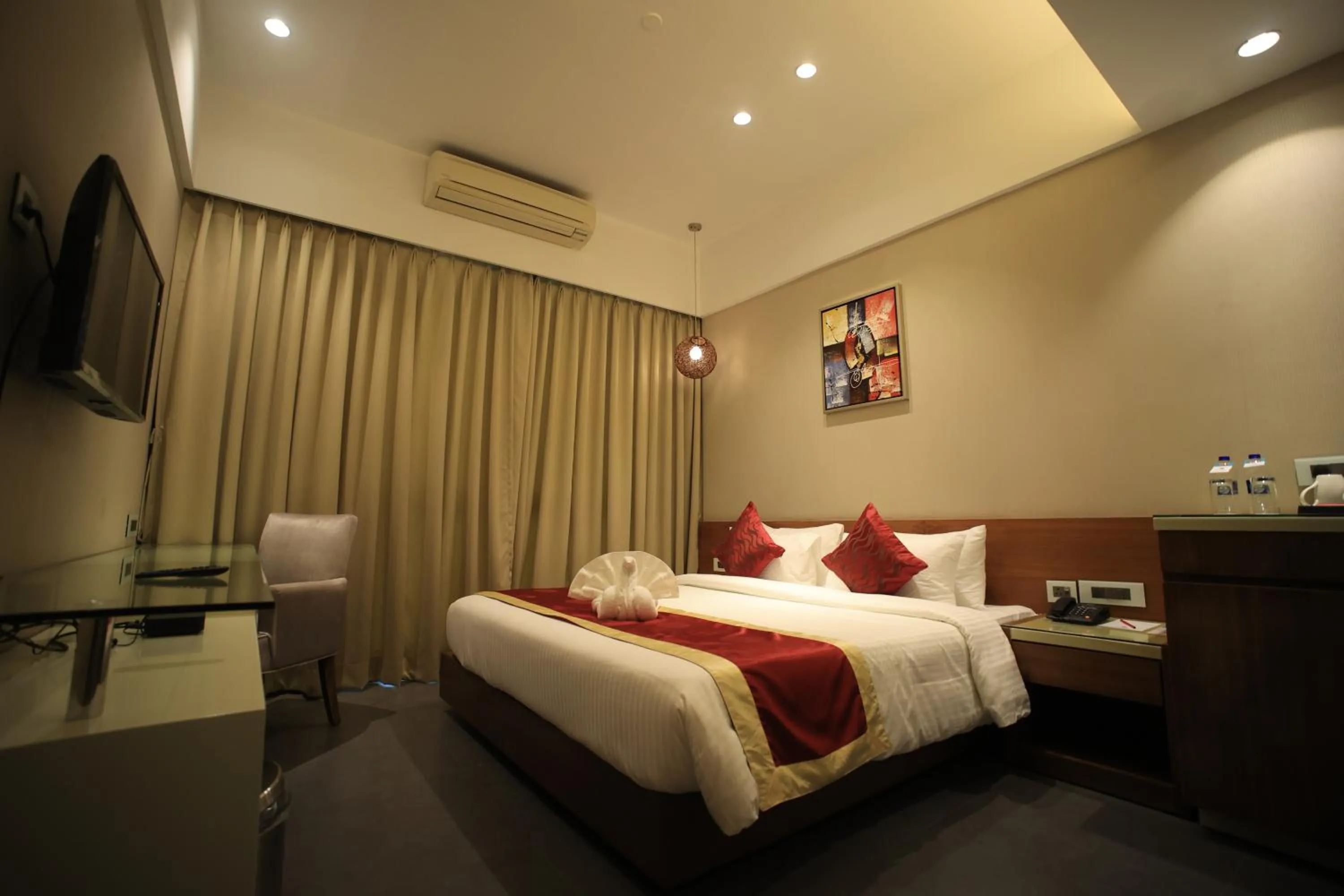 Photo of the whole room, Bed in The Byke Delotel