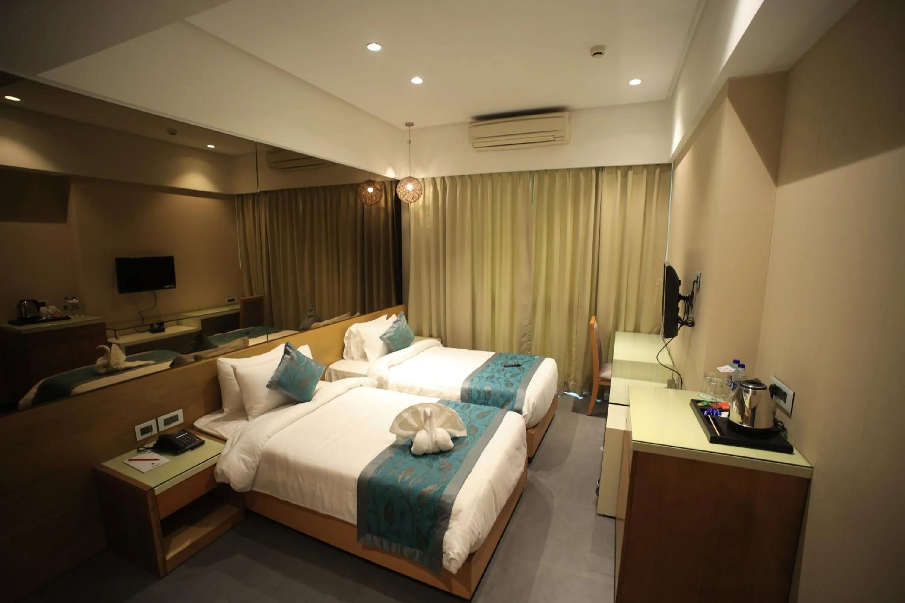 Photo of the whole room, Bed in The Byke Delotel