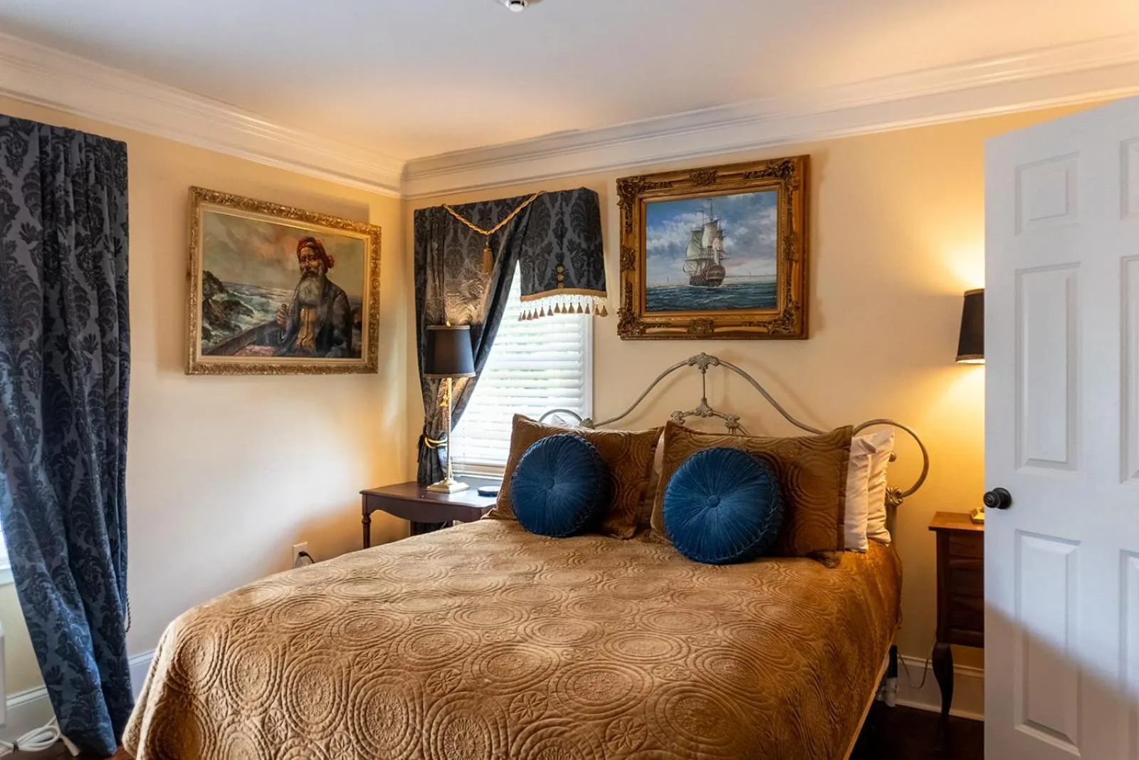 Bed in Belle Air Mansion and Inn