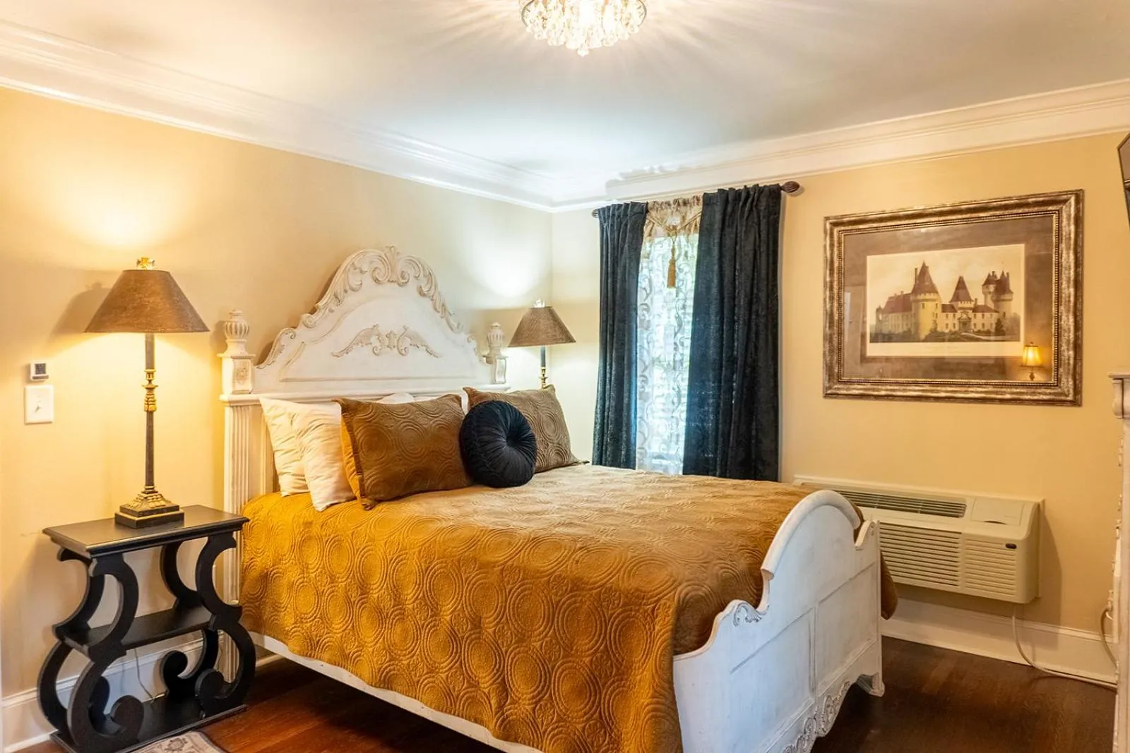 Bed in Belle Air Mansion and Inn