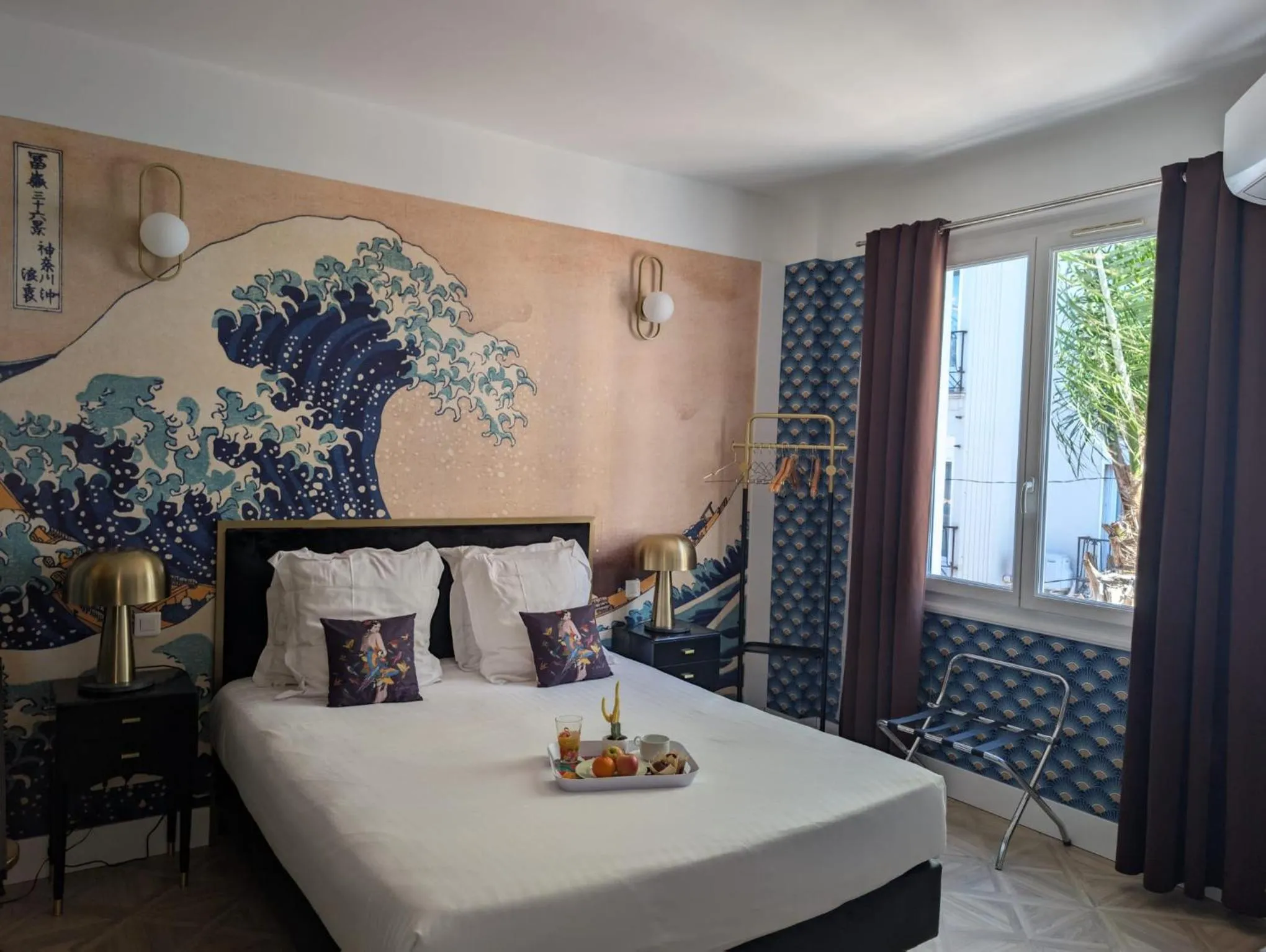 Photo of the whole room, Bed in Hôtel Mademoiselle