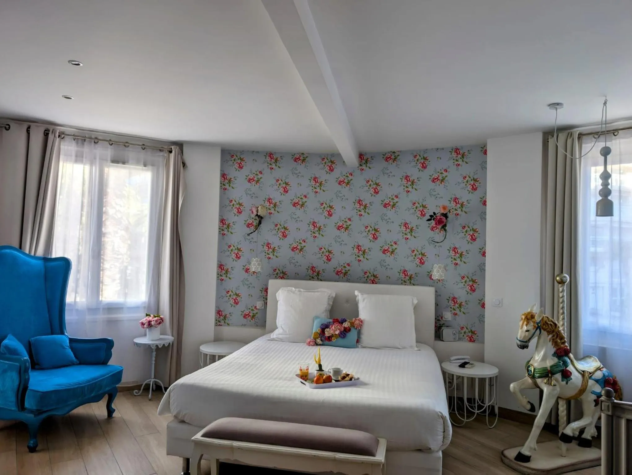 Photo of the whole room, Bed in Hôtel Mademoiselle