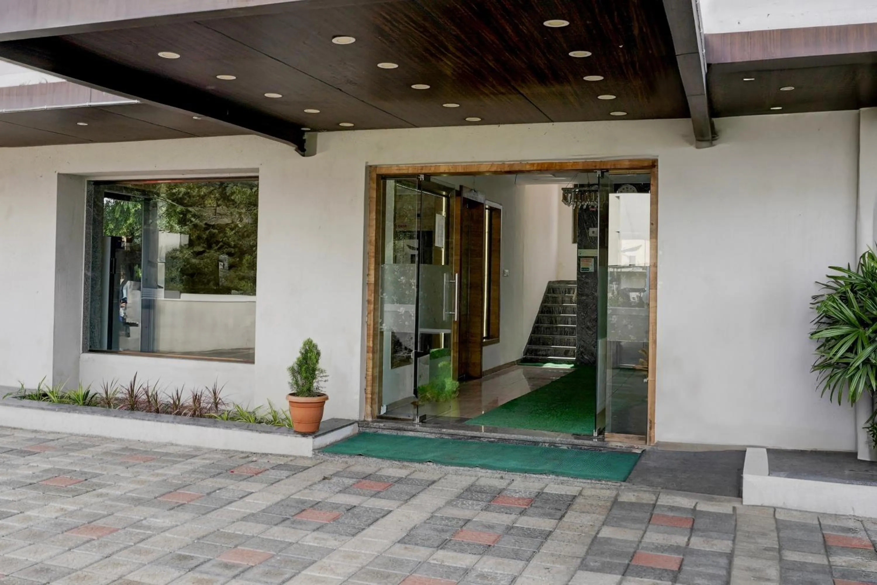 Facade/entrance in Super Collection O Shirdi