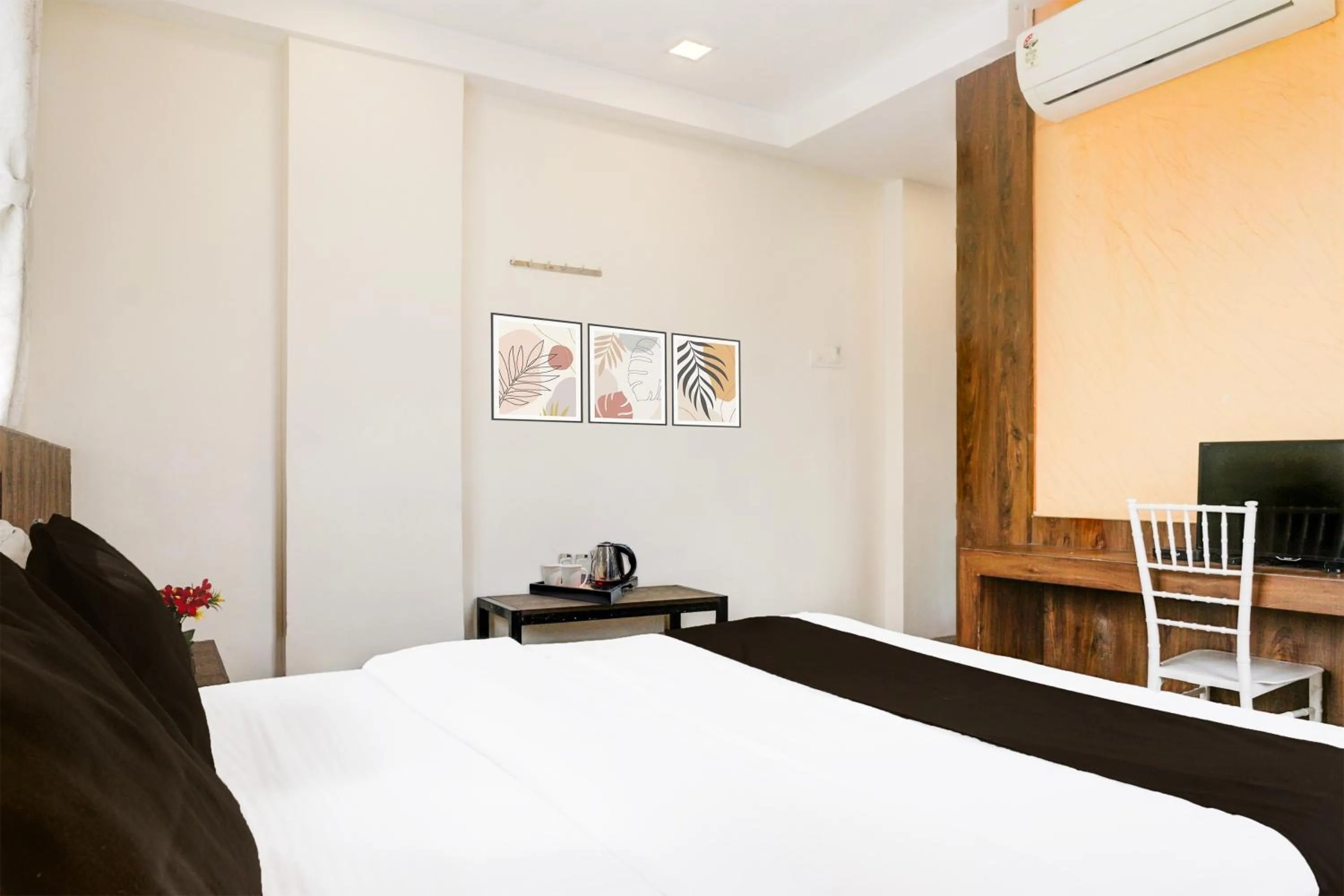 Bedroom, Bed in Super Collection O Shirdi