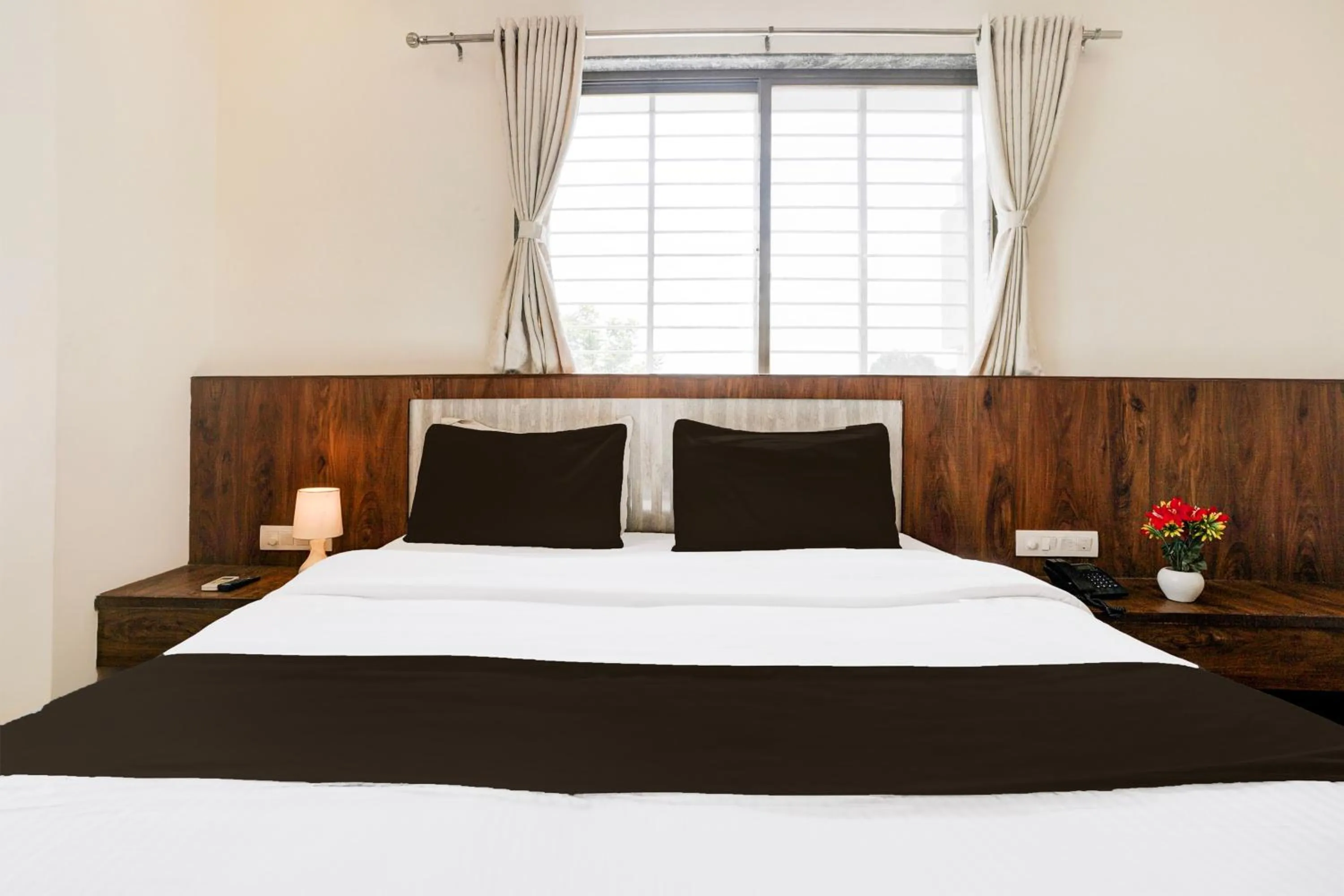 Bedroom, Bed in Super Collection O Shirdi