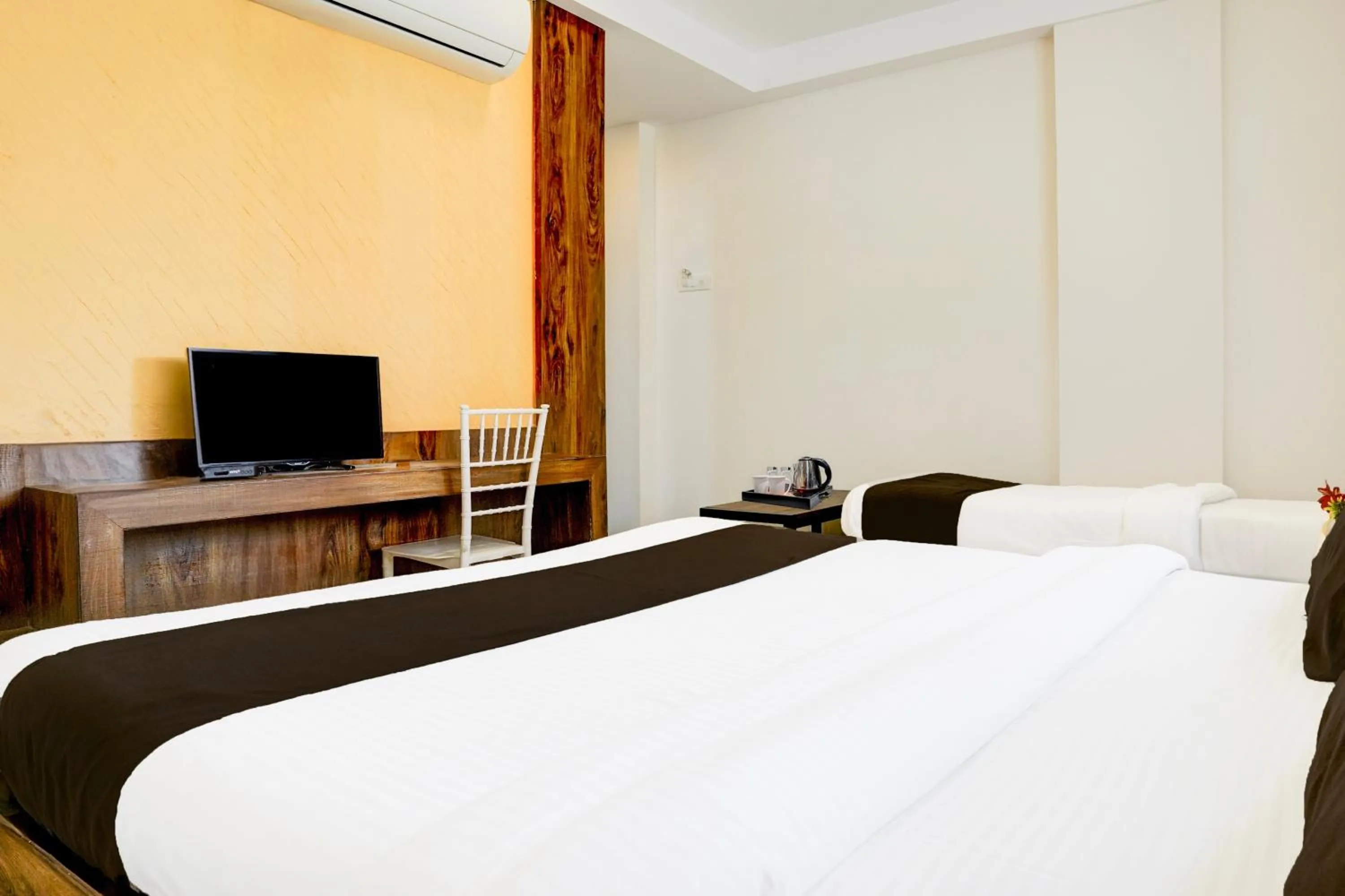 Bedroom, Bed in Super Collection O Shirdi