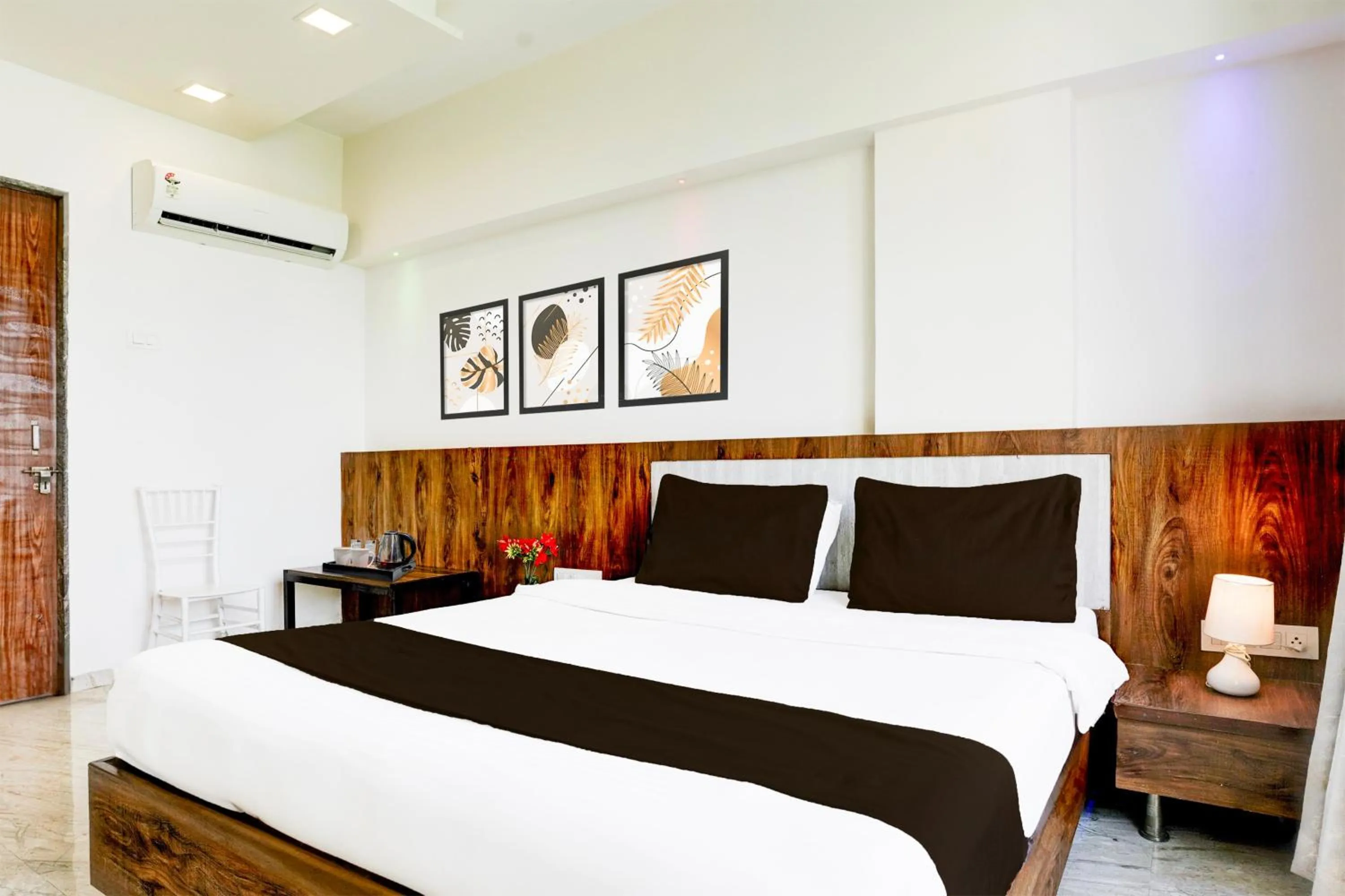 Bedroom, Bed in Super Collection O Shirdi