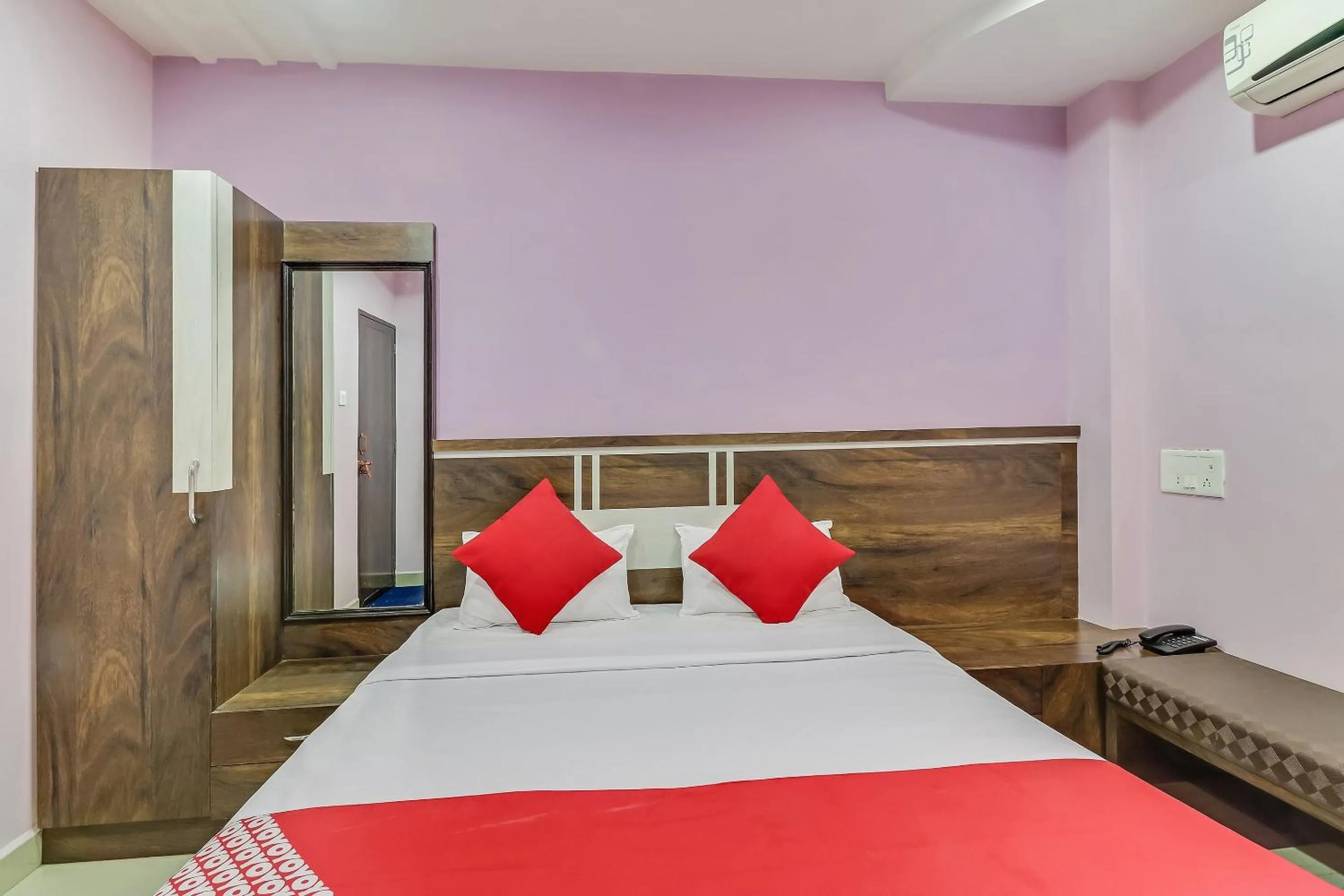 Bedroom, Bed in Hotel O Royal