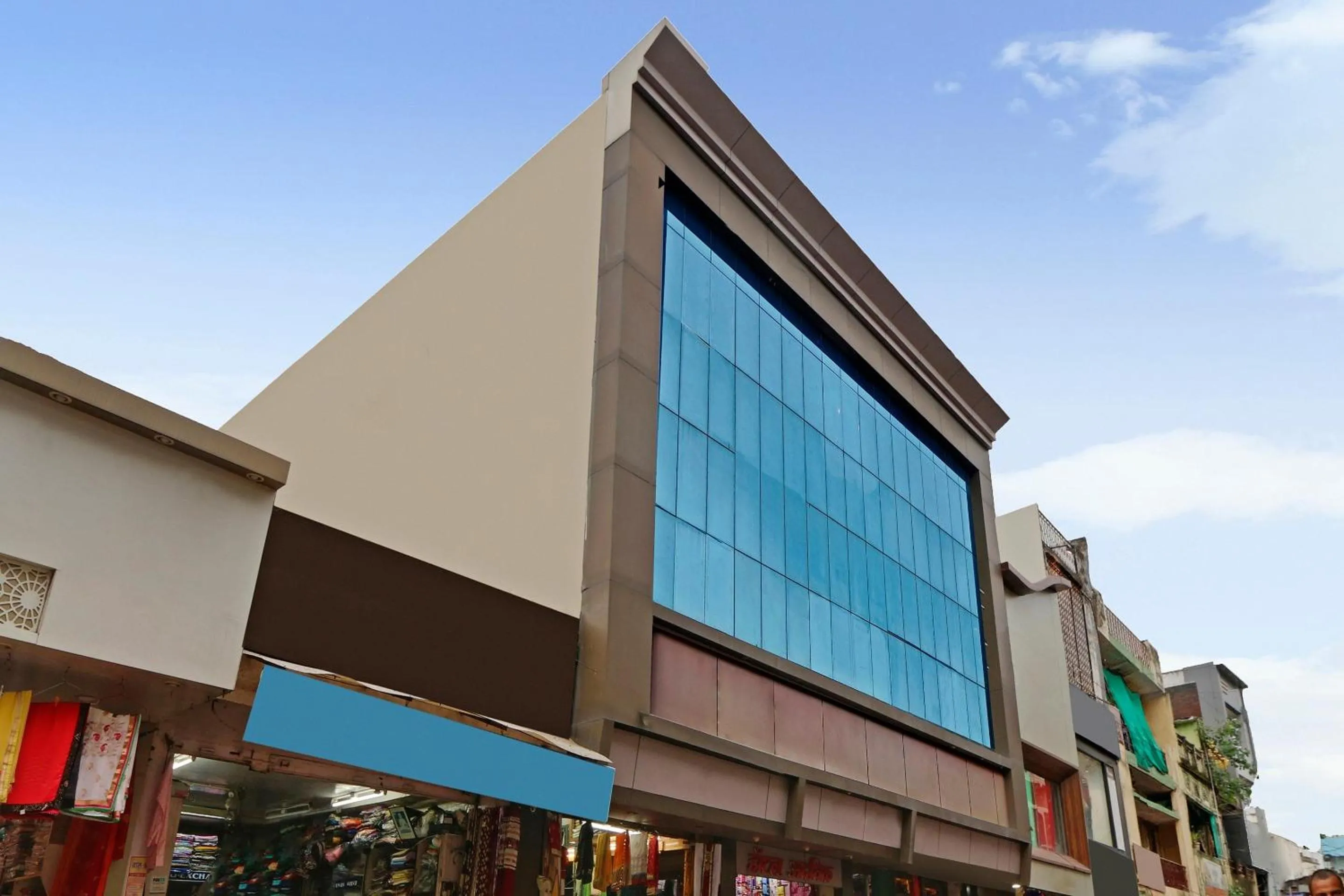 Facade/entrance in Hotel O Royal