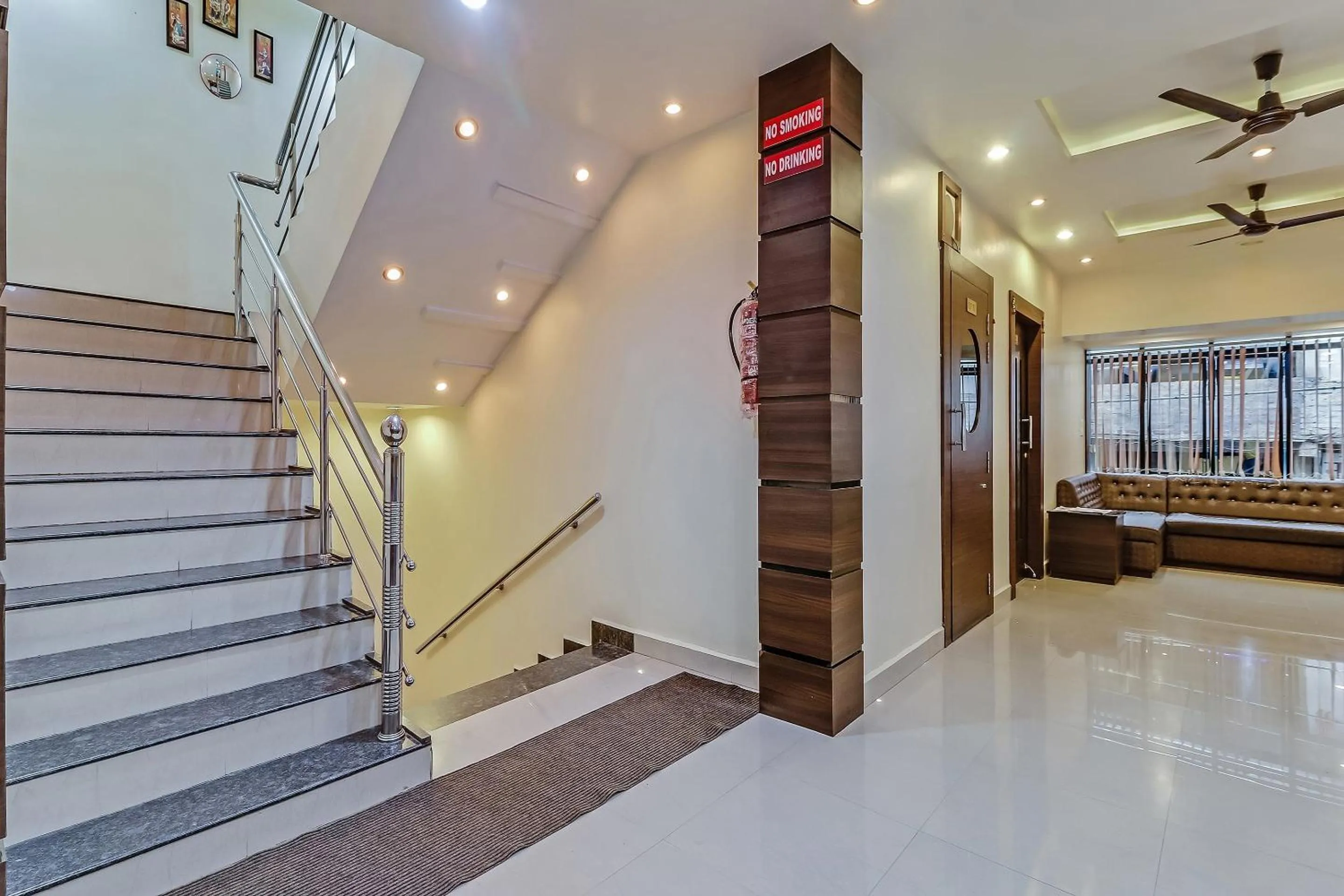 Lobby or reception in Hotel O Royal