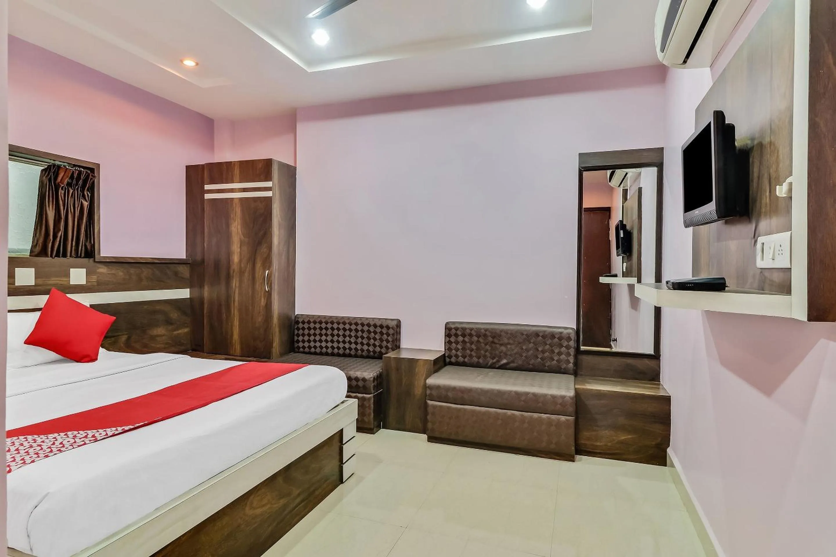 Bedroom, Bed in Hotel O Royal