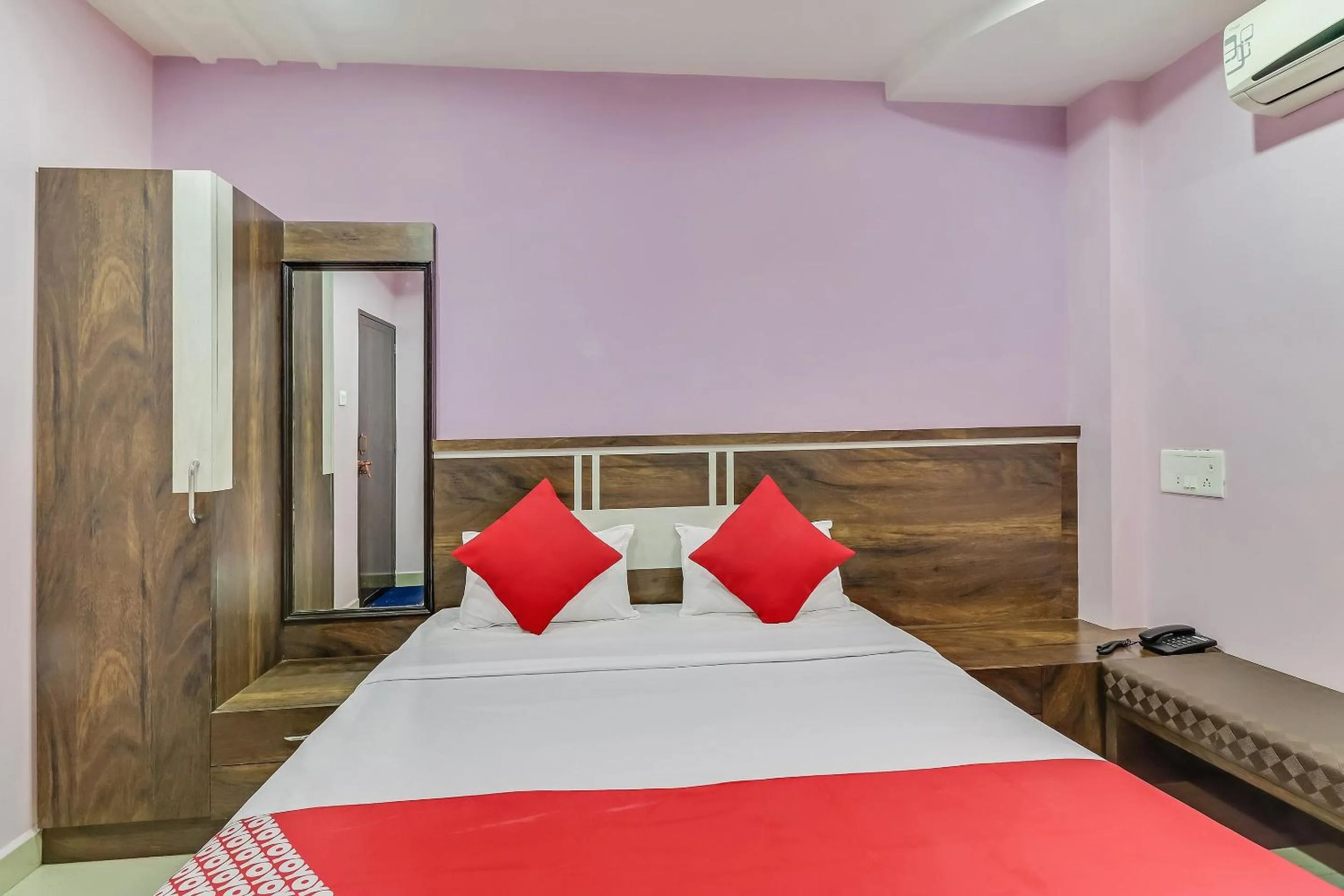 Bedroom, Bed in Hotel O Royal